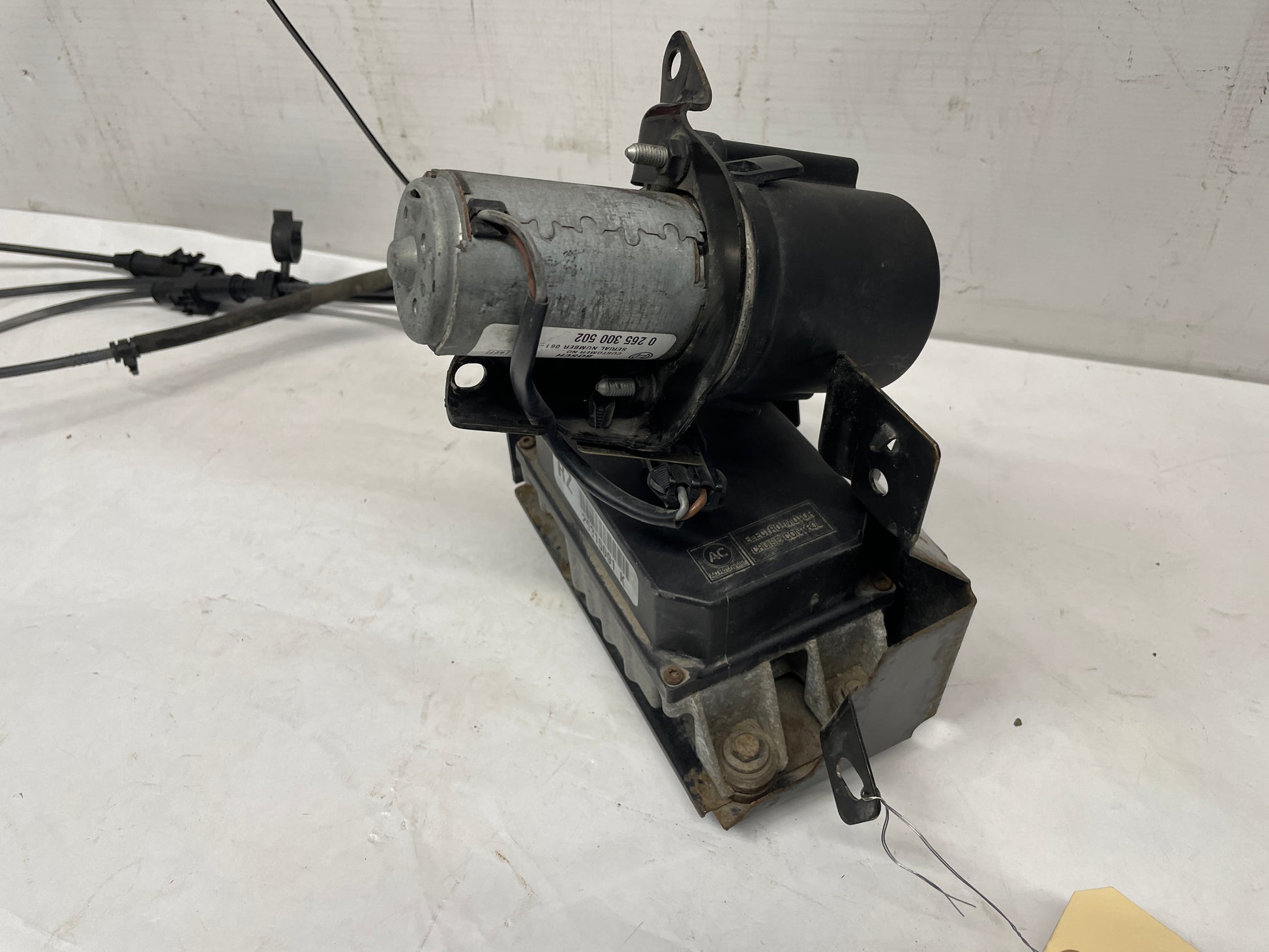 2000 Chevy Camaro Z28 Cruise Control Module Actuator w/ Cable OEM - Day's Parts Yard