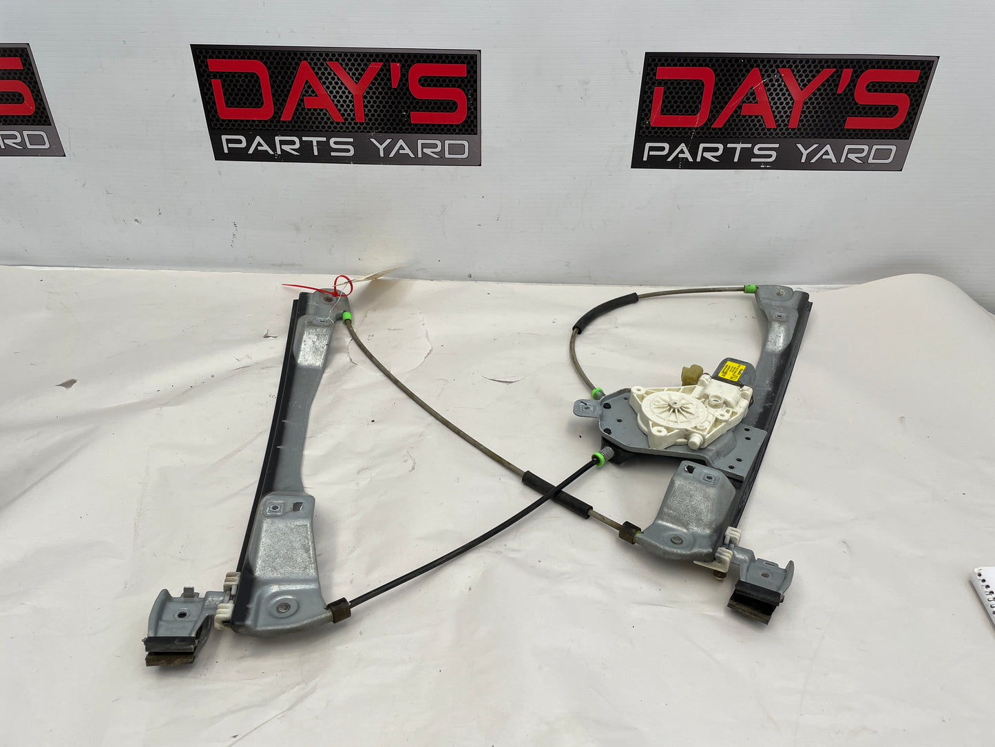 2009 Pontiac G8 GT Front RH Passenger Door Window Regulator w/ Motor OEM