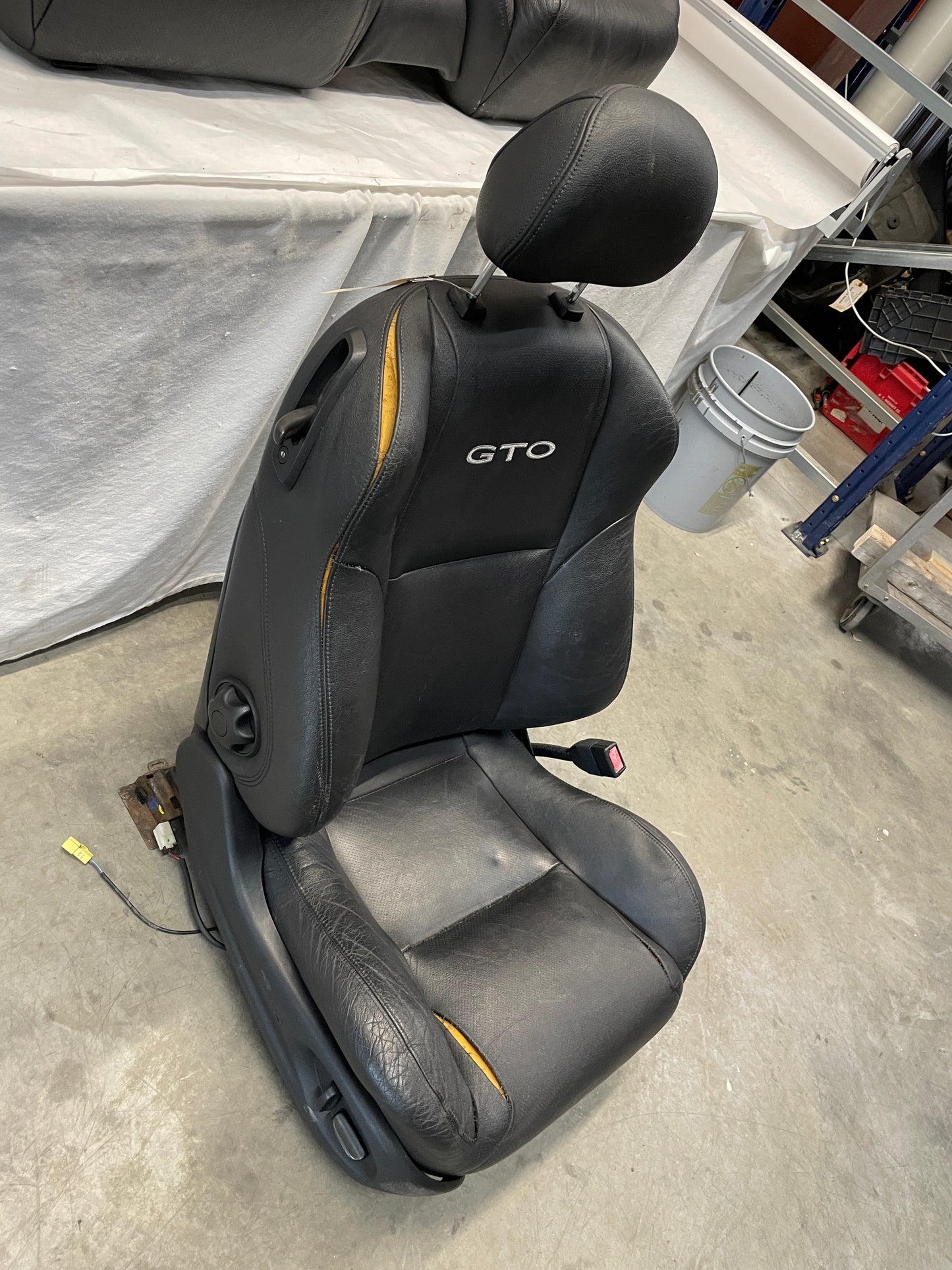 2005 Pontiac GTO Seats Fronts and Rears Black Leather OEM