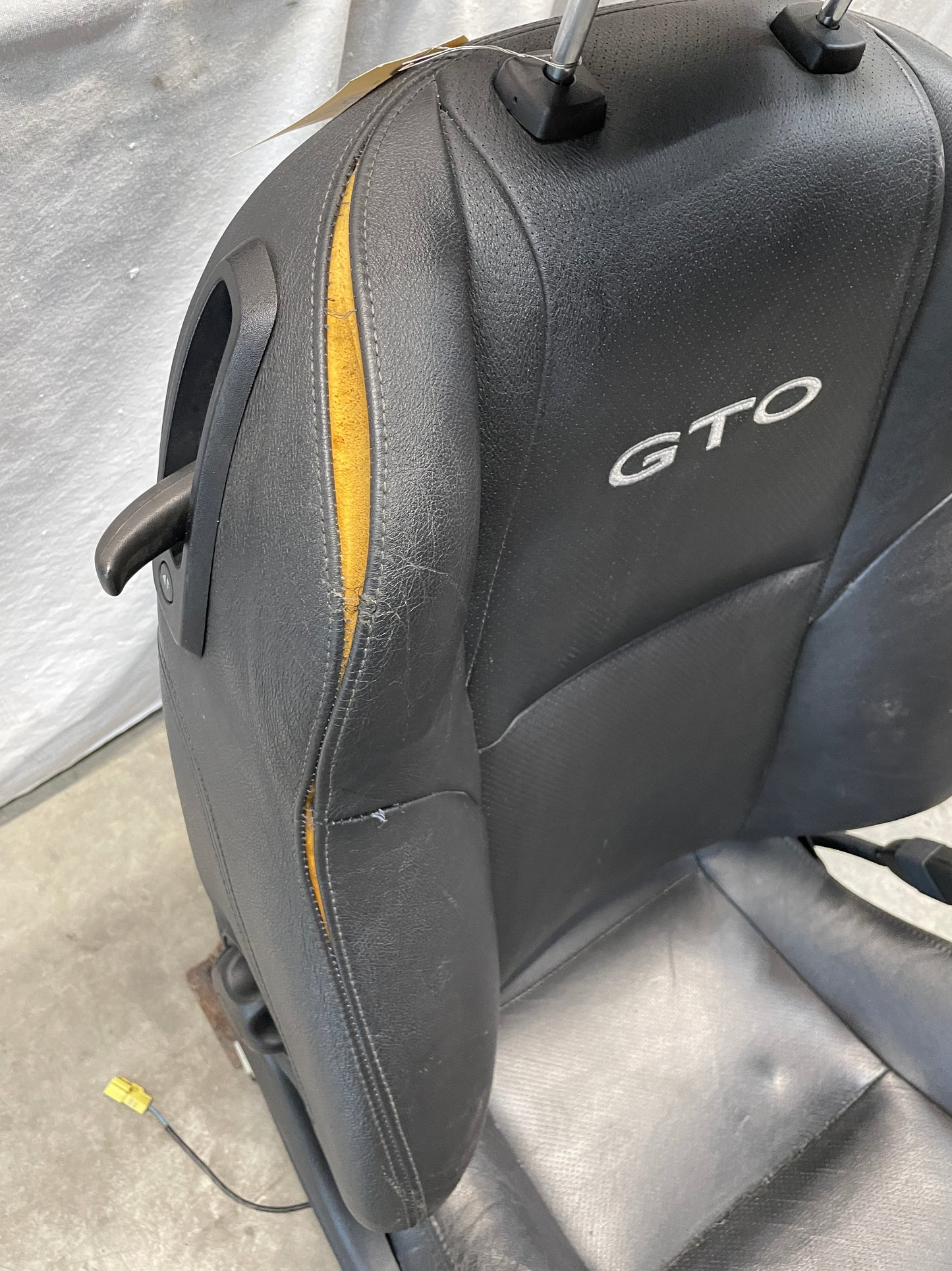 2005 Pontiac GTO Seats Fronts and Rears Black Leather OEM