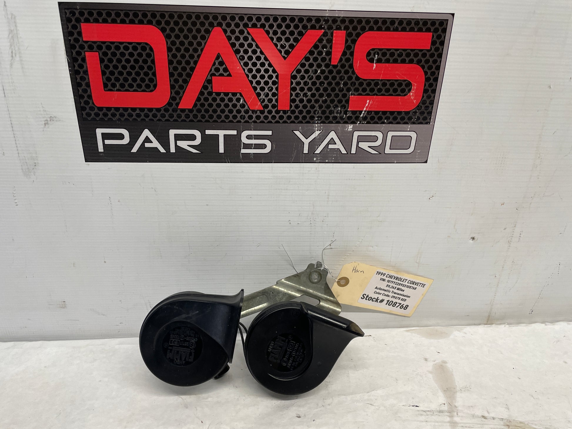 1999 Chevy C5 Corvette Front Dual Horn Assembly OEM - Day's Parts Yard