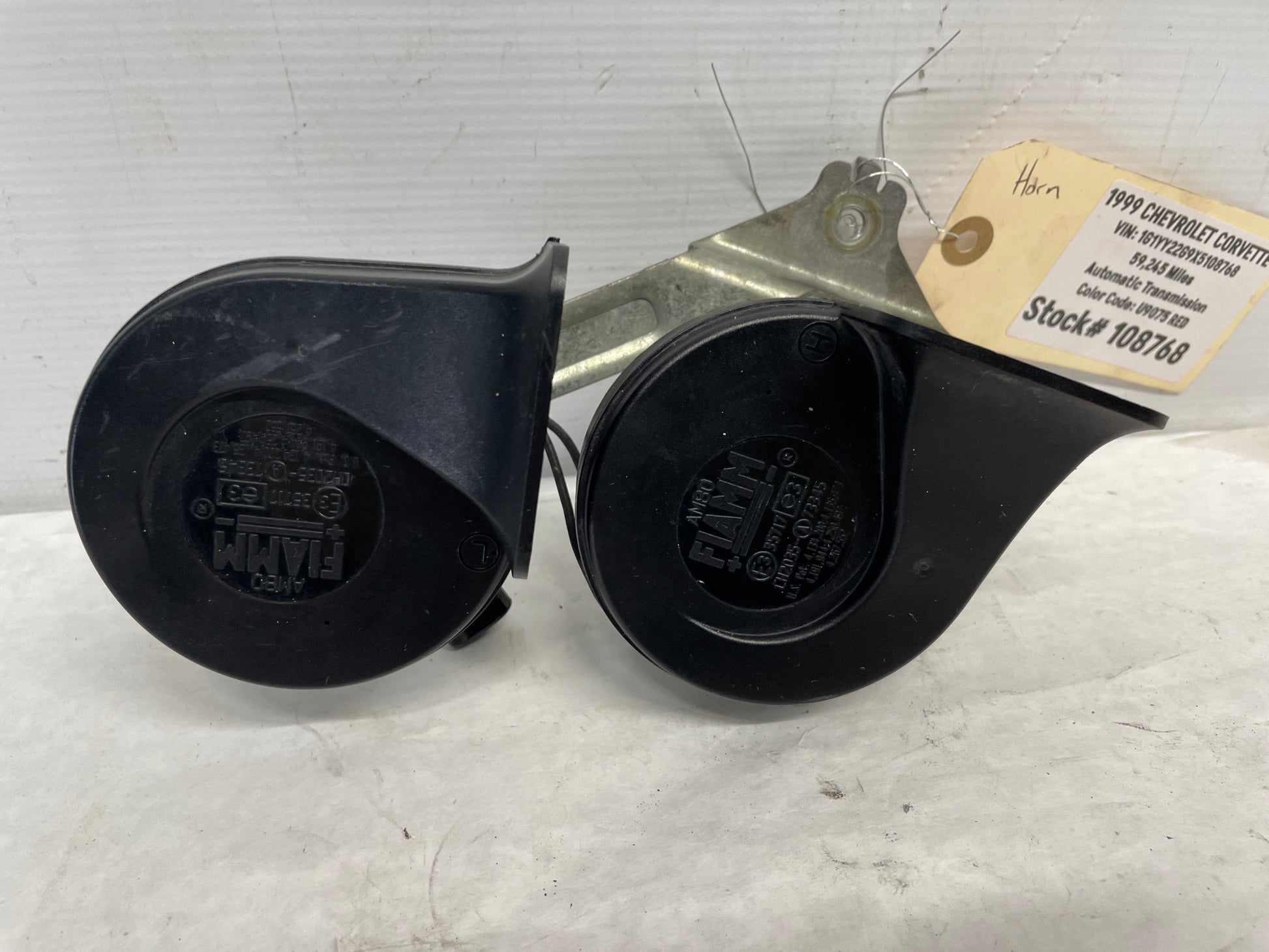 1999 Chevy C5 Corvette Front Dual Horn Assembly OEM - Day's Parts Yard