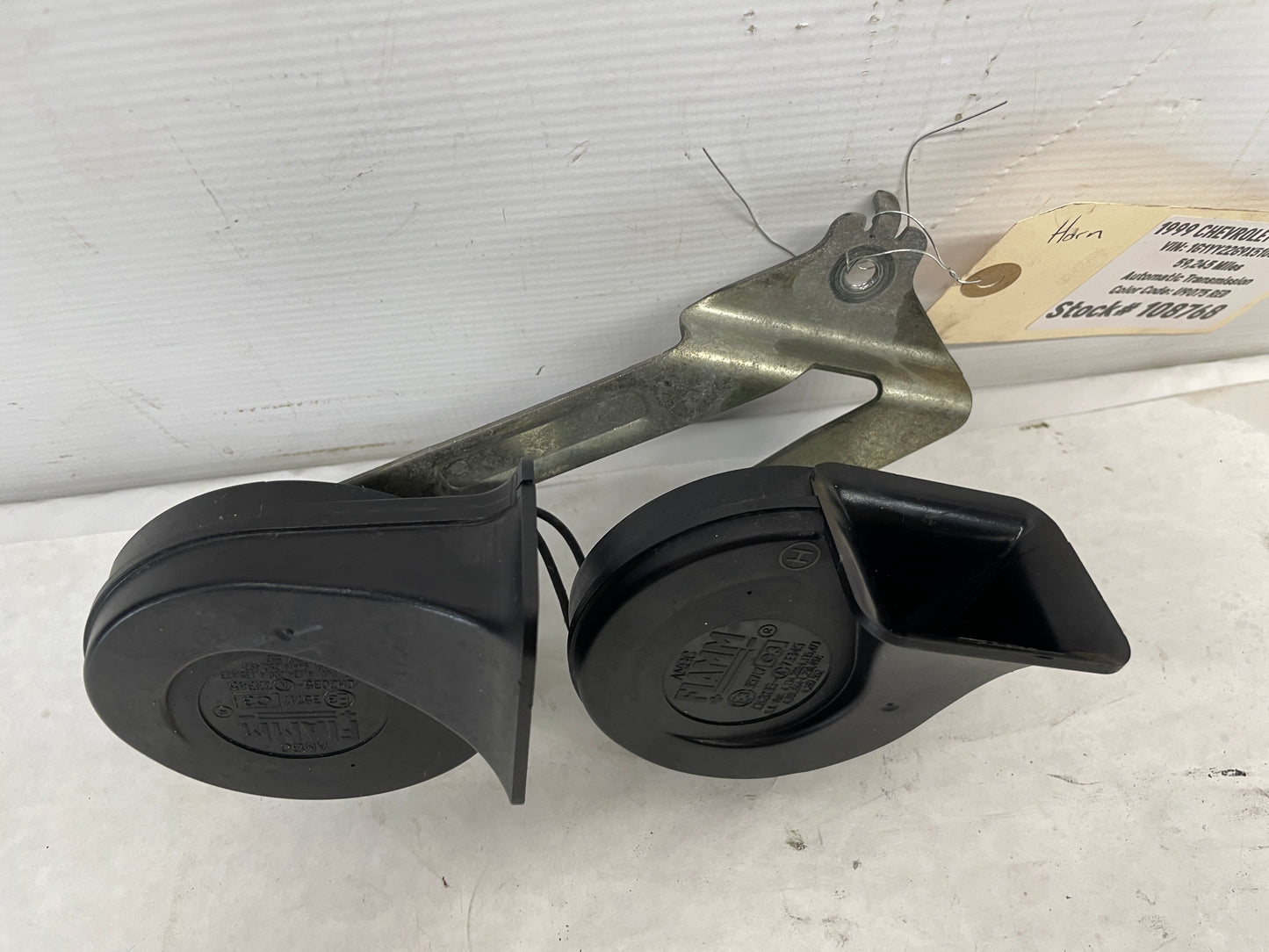 1999 Chevy C5 Corvette Front Dual Horn Assembly OEM - Day's Parts Yard