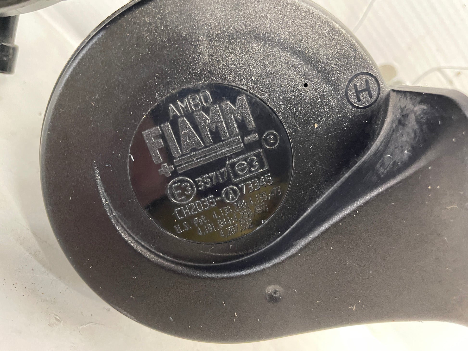 1999 Chevy C5 Corvette Front Dual Horn Assembly OEM - Day's Parts Yard