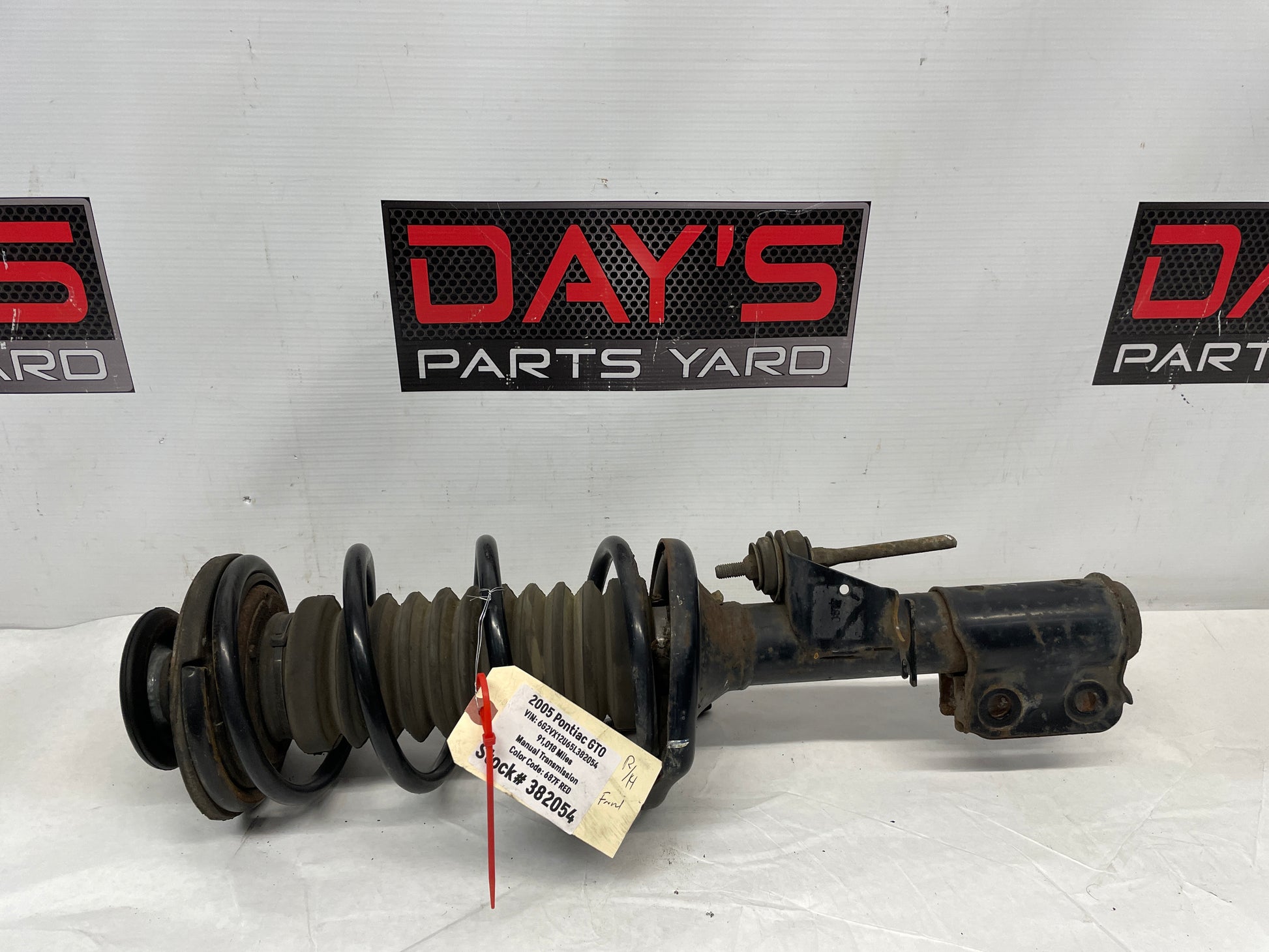 2005 Pontiac GTO RH Passenger Front Strut Assembly OEM - Day's Parts Yard
