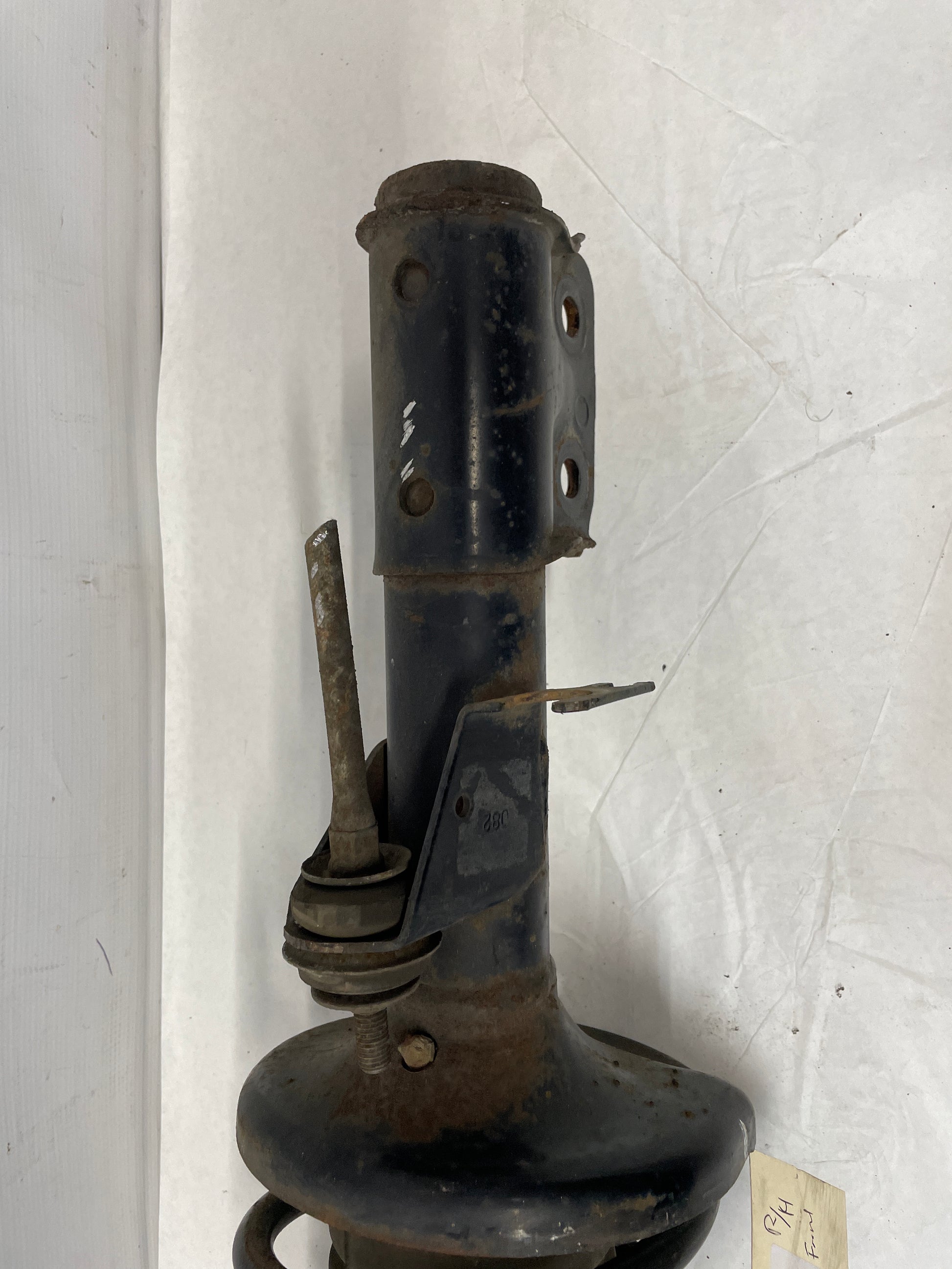2005 Pontiac GTO RH Passenger Front Strut Assembly OEM - Day's Parts Yard