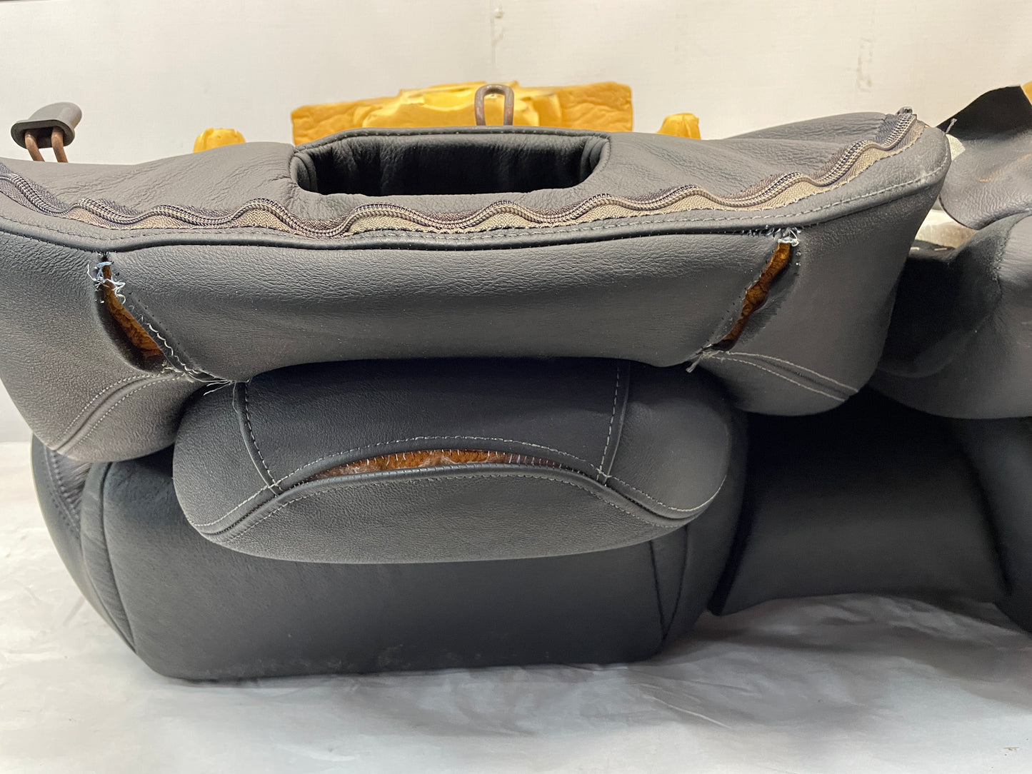 2005 Pontiac GTO Seats Fronts and Rears Black Leather OEM