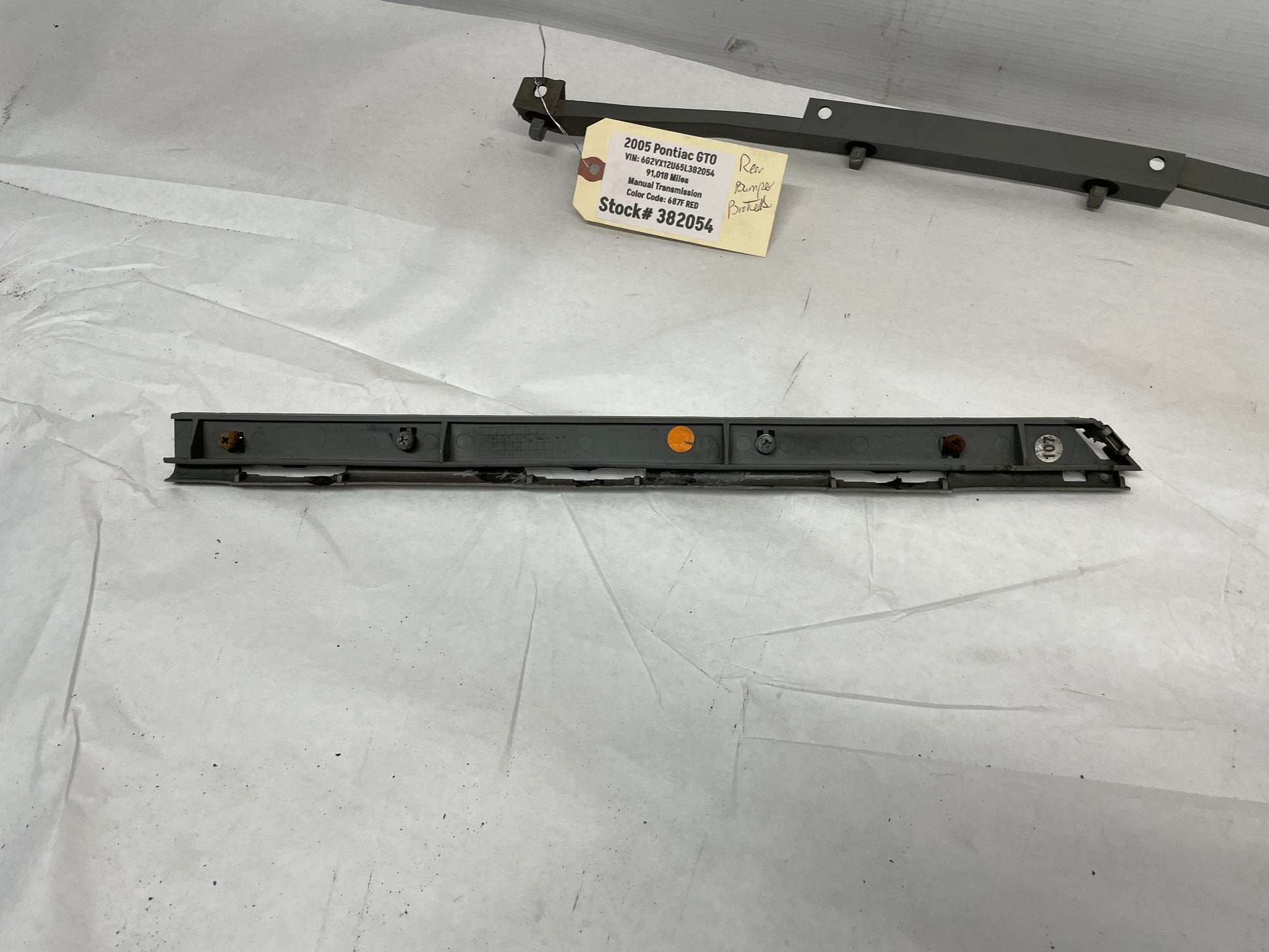 2005 Pontiac GTO Rear Bumper Brackets Guides Set 3 pc OEM - Day's Parts Yard