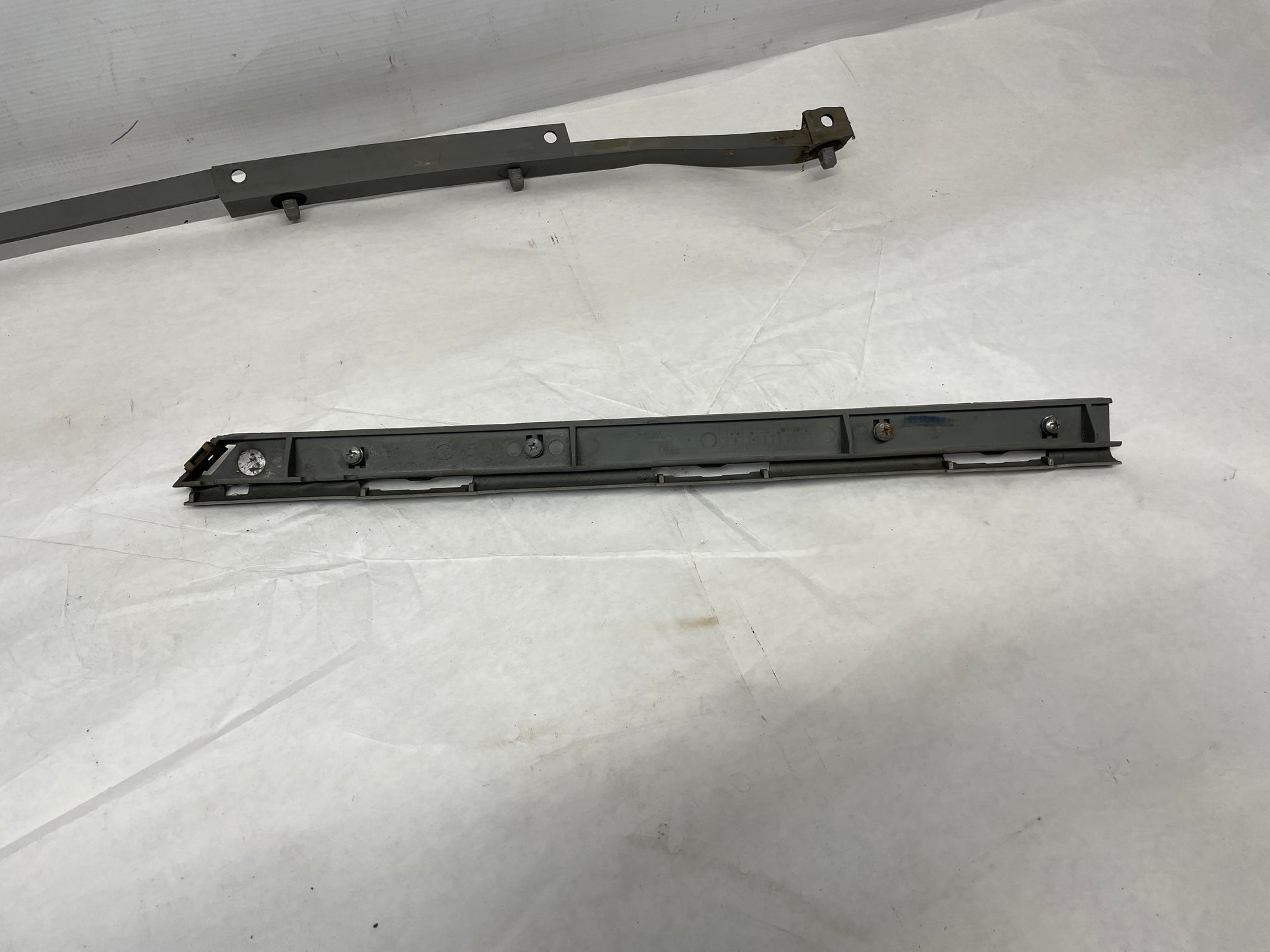 2005 Pontiac GTO Rear Bumper Brackets Guides Set 3 pc OEM - Day's Parts Yard