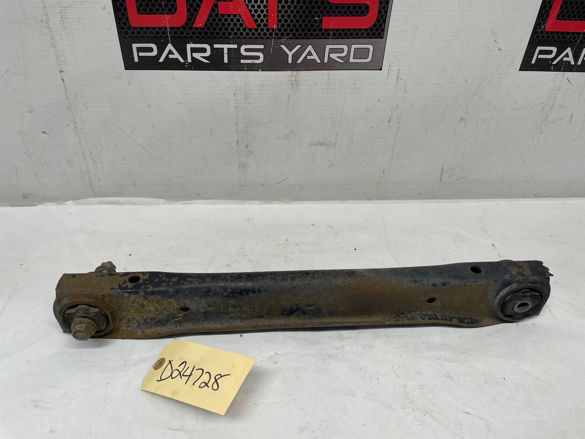 2000 Chevy Camaro Z28 RH Passenger Rear Suspension Lower Control Arm OEM - Day's Parts Yard