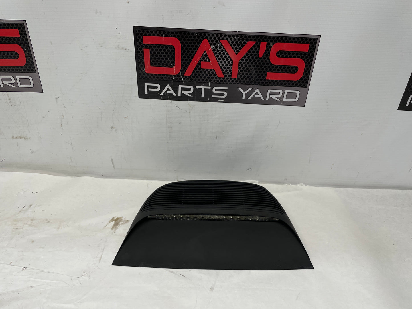 2005 Pontiac GTO 3rd Third Brake Taillight Light Lamp High Mount OEM