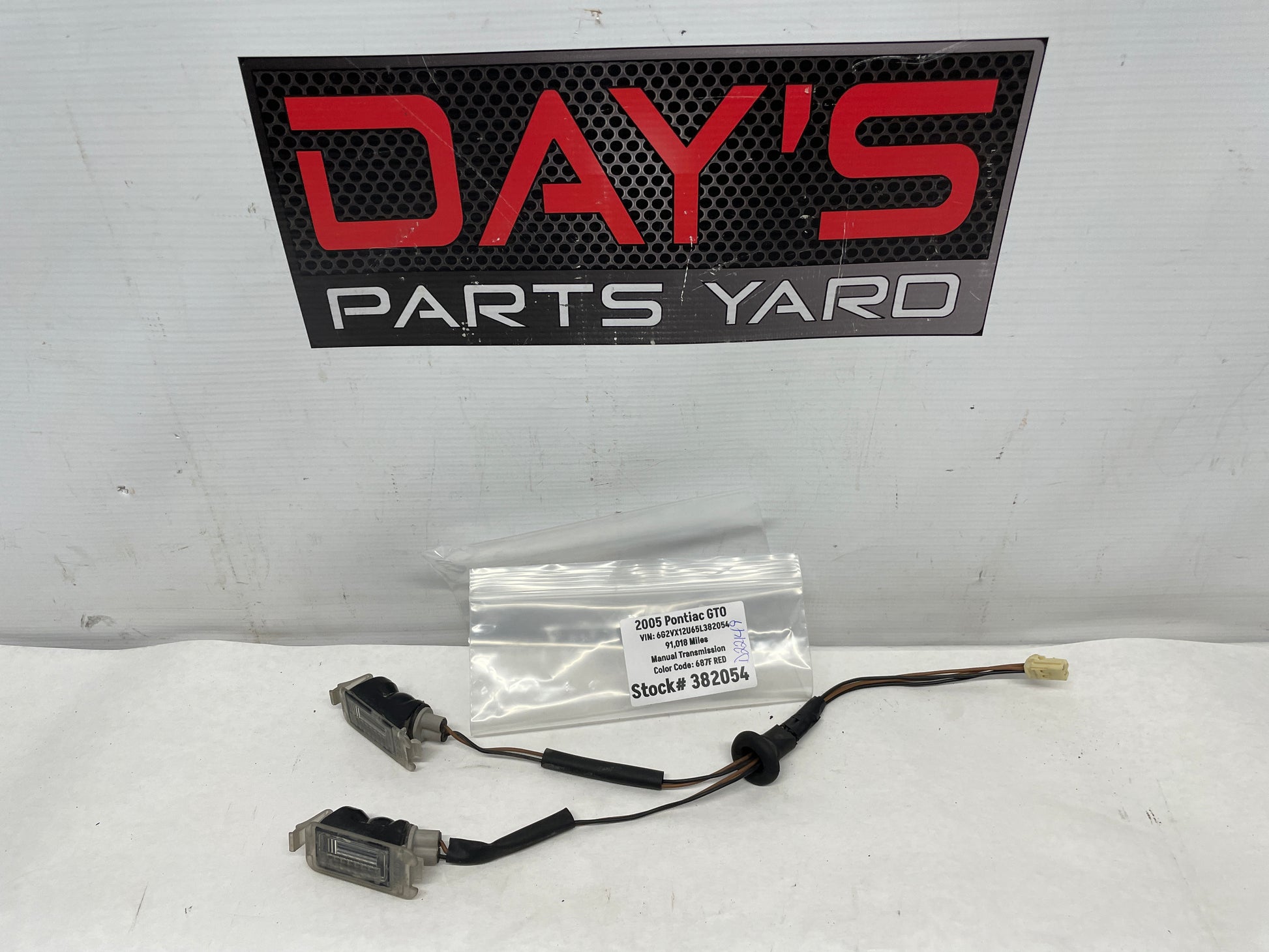 2005 Pontiac GTO Trunk Deck Lid License Plate Tag Light Set OEM - Day's Parts Yard
