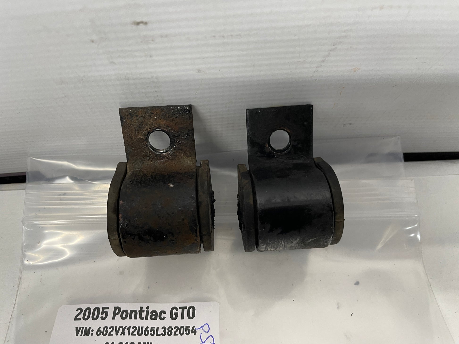 2005 Pontiac GTO Rear Sway Rear Sway Bar Brackets OEM - Day's Parts Yard