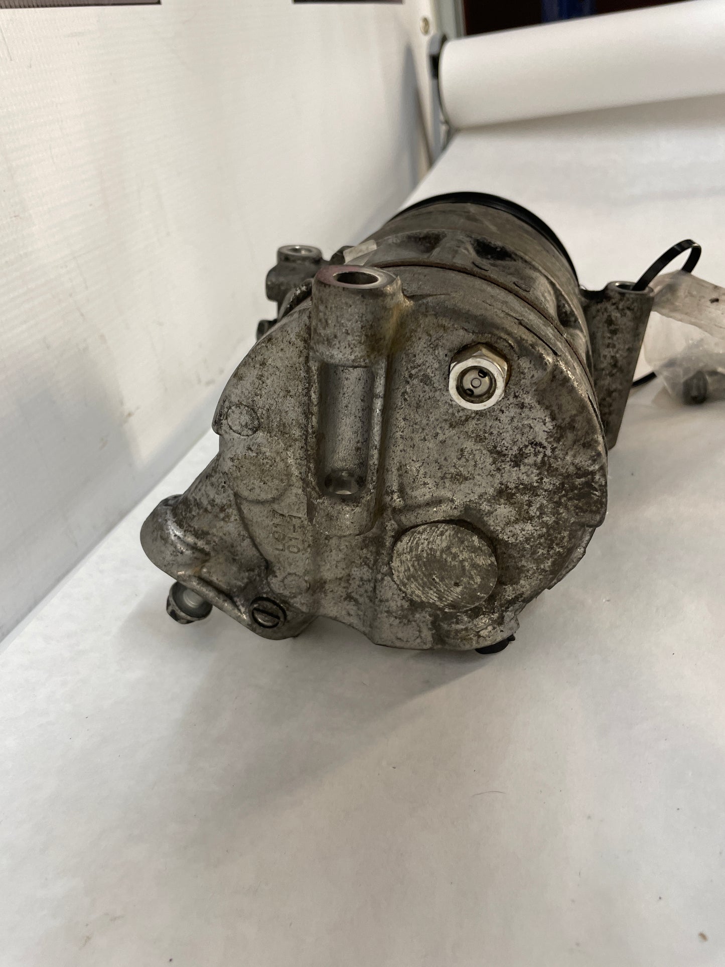 2009 Pontiac G8  AC A/C Air Conditioner Compressor OEM - Day's Parts Yard