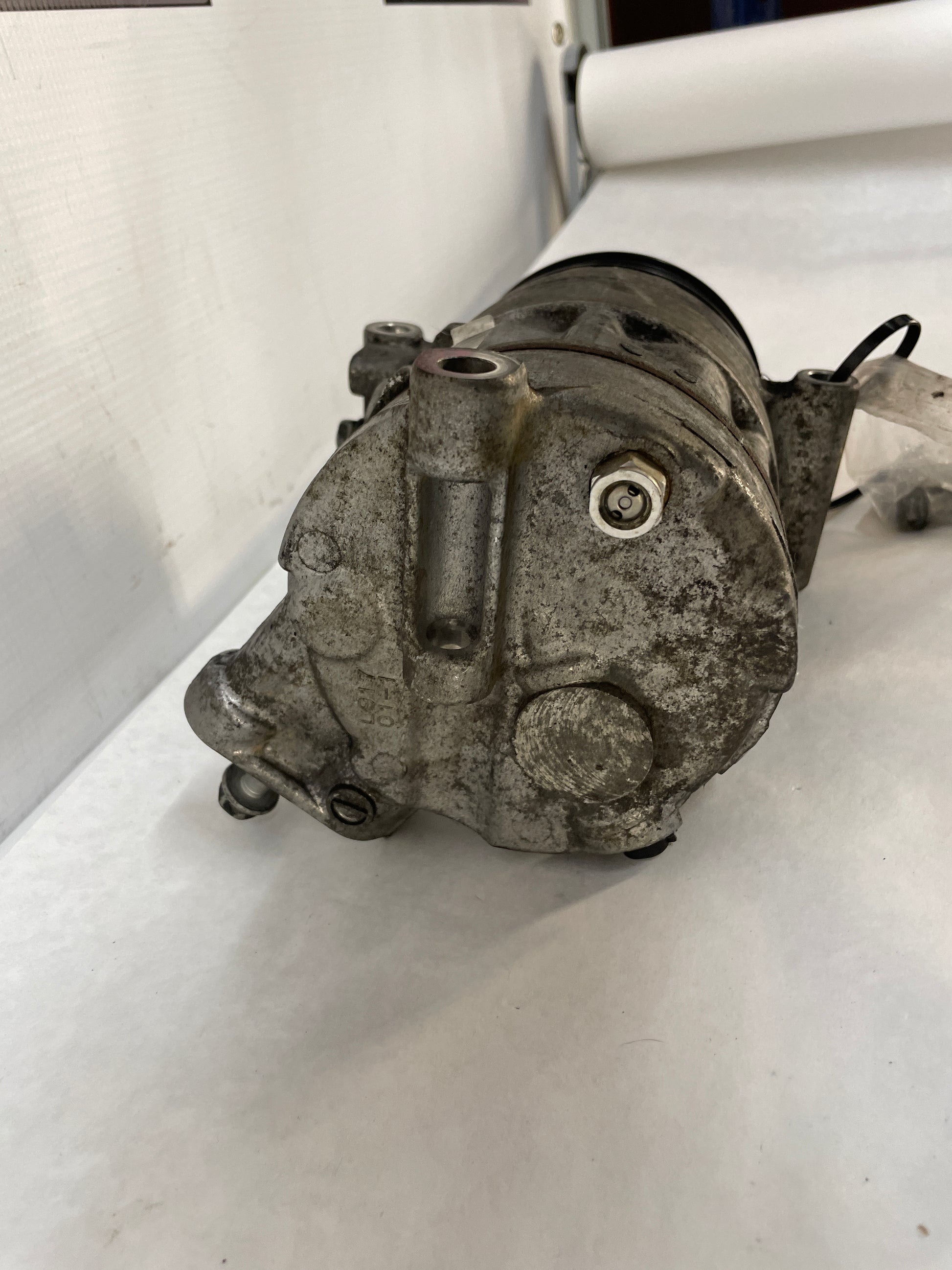 2009 Pontiac G8  AC A/C Air Conditioner Compressor OEM - Day's Parts Yard