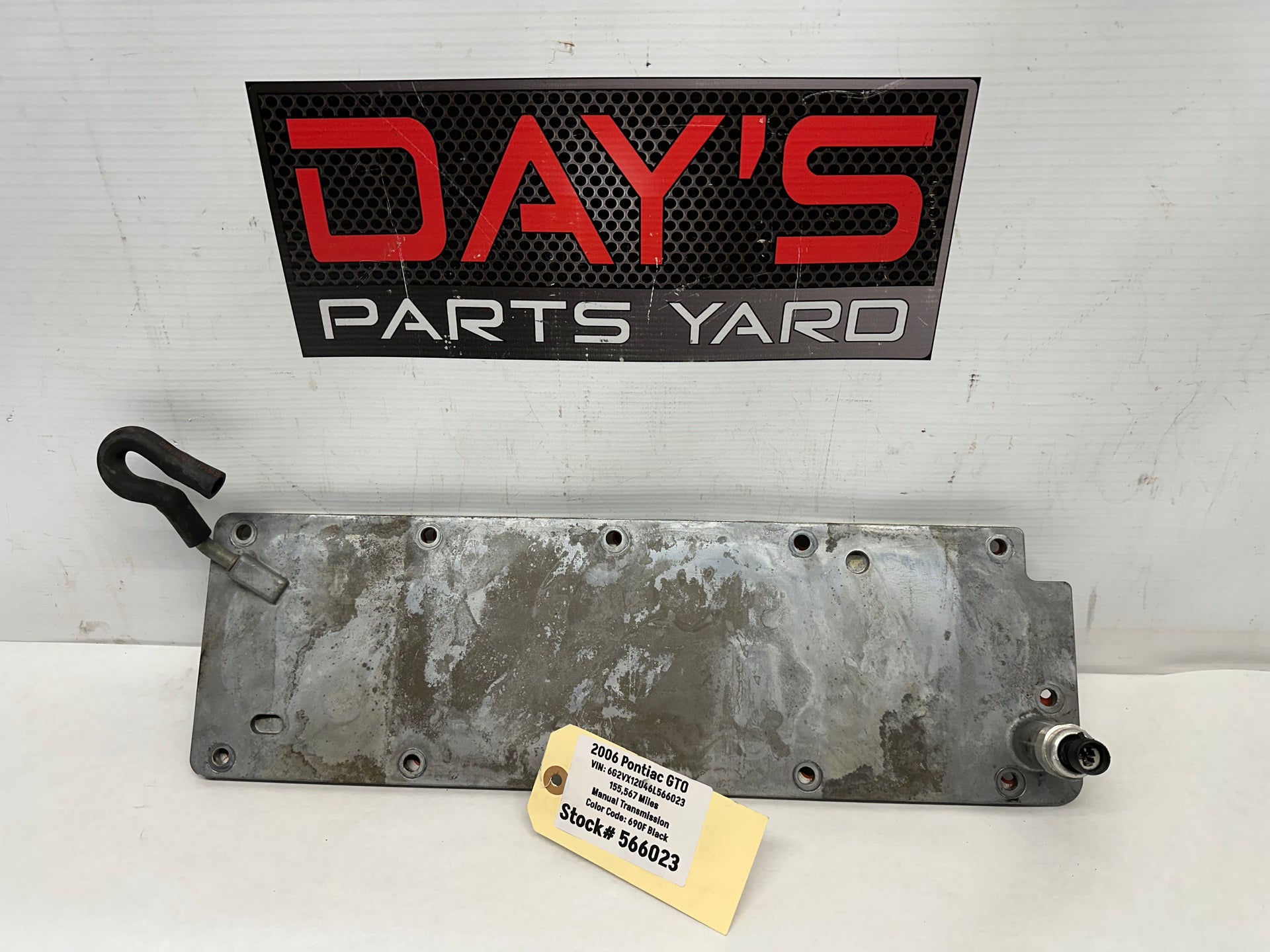 2006 Pontiac GTO Engine Motor Vented Valley Cover LS2 LS3