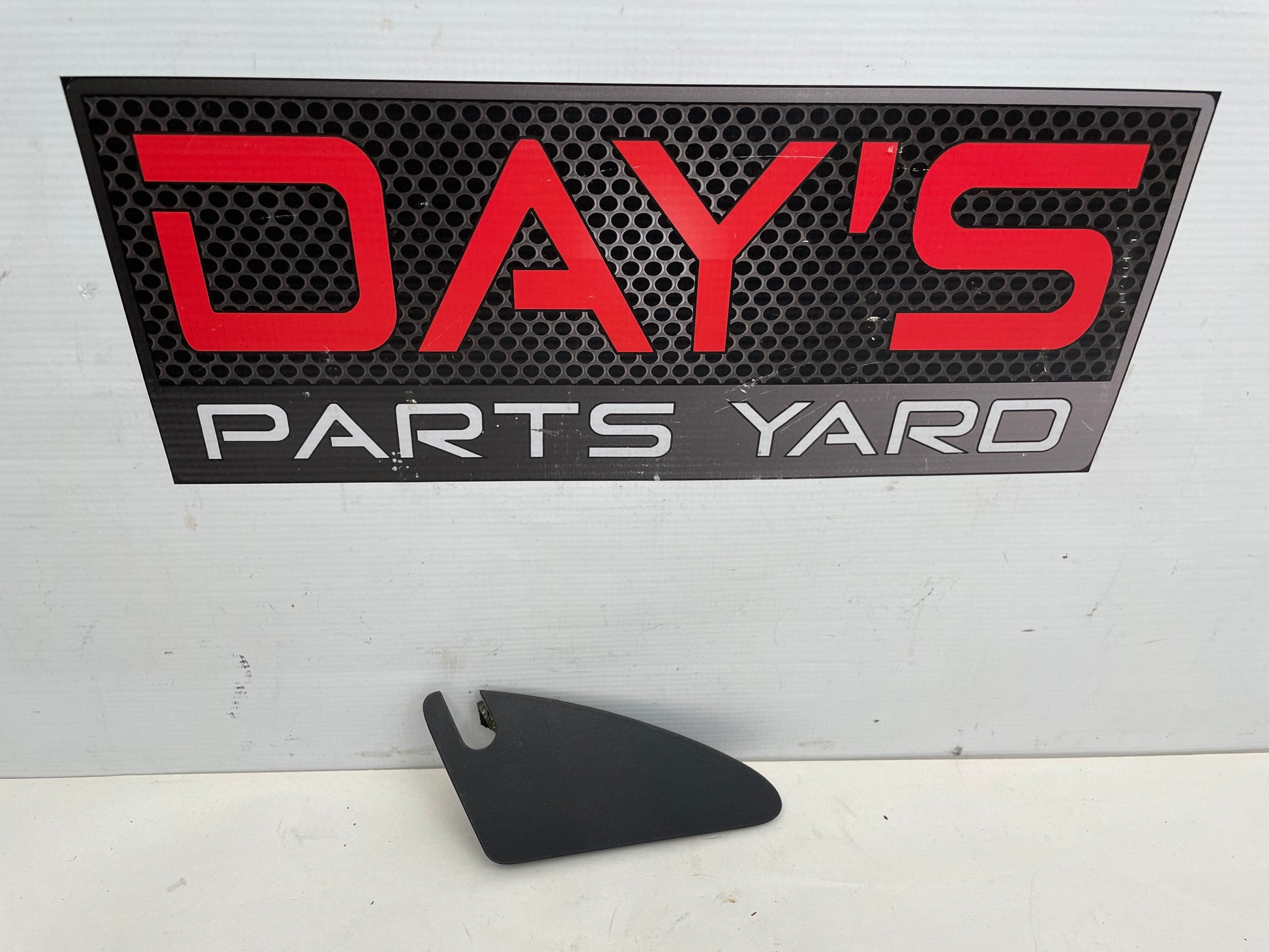 2014 Chevy SS Sedan Front RH Passenger Interior Mirror Cover OEM - Day's Parts Yard