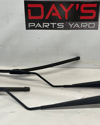 2017 Chevy SS Sedan RH & LH Windshield Wiper Arms Set OEM