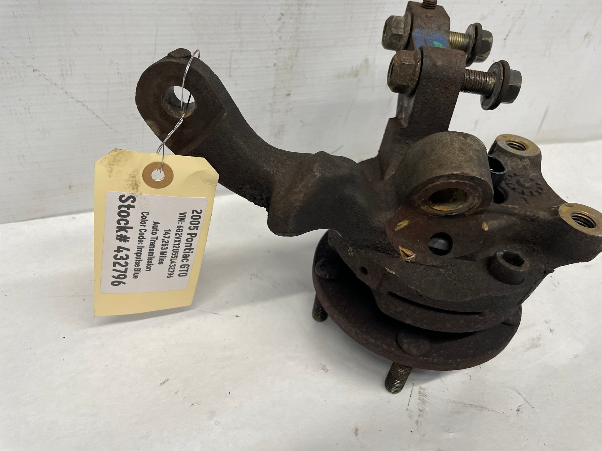 2005 Pontiac GTO LH Driver Front Spindle Hub Knuckle Wheel Bearing Assembly OEM - Day's Parts Yard