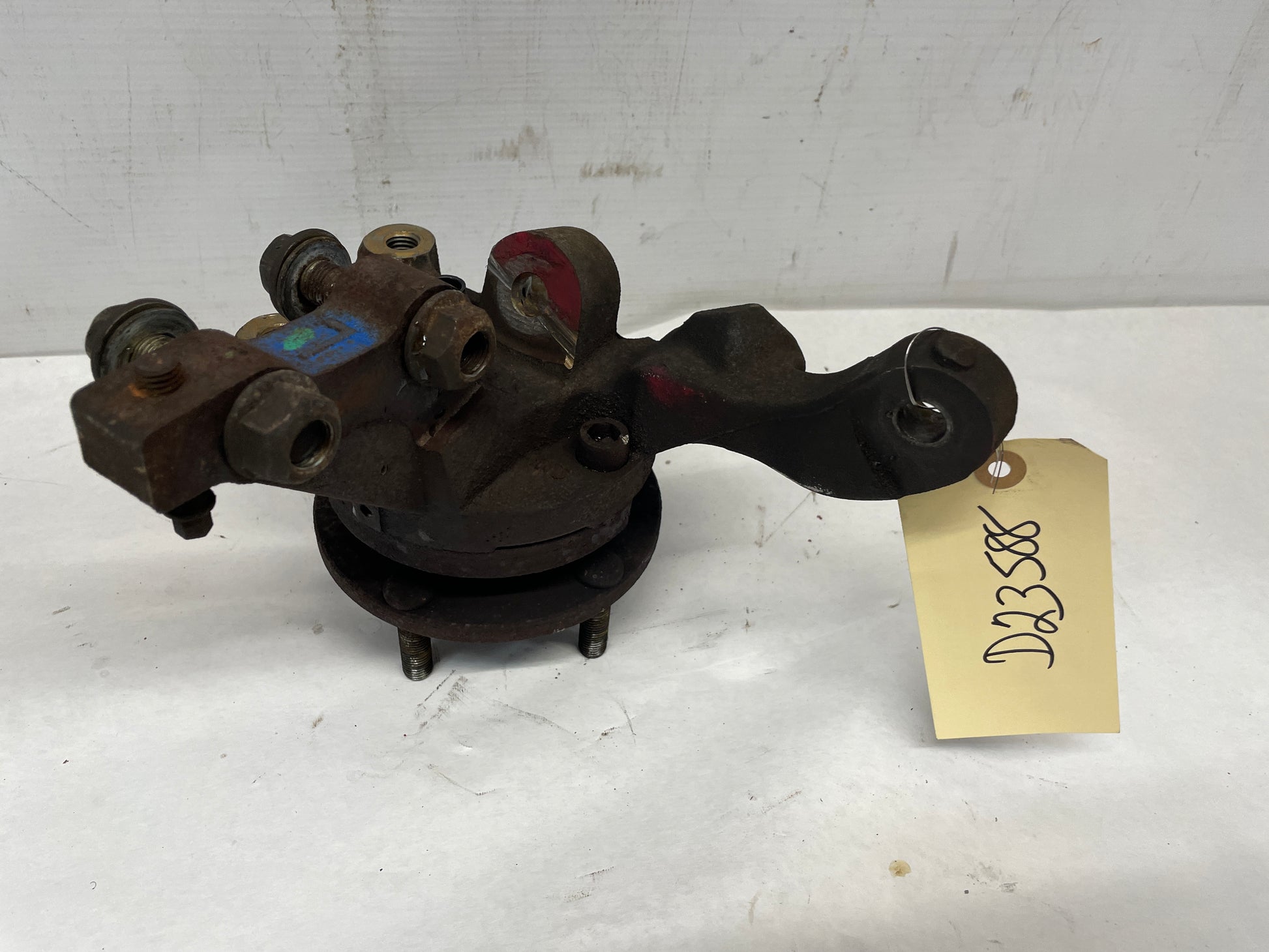 2005 Pontiac GTO LH Driver Front Spindle Hub Knuckle Wheel Bearing Assembly OEM - Day's Parts Yard
