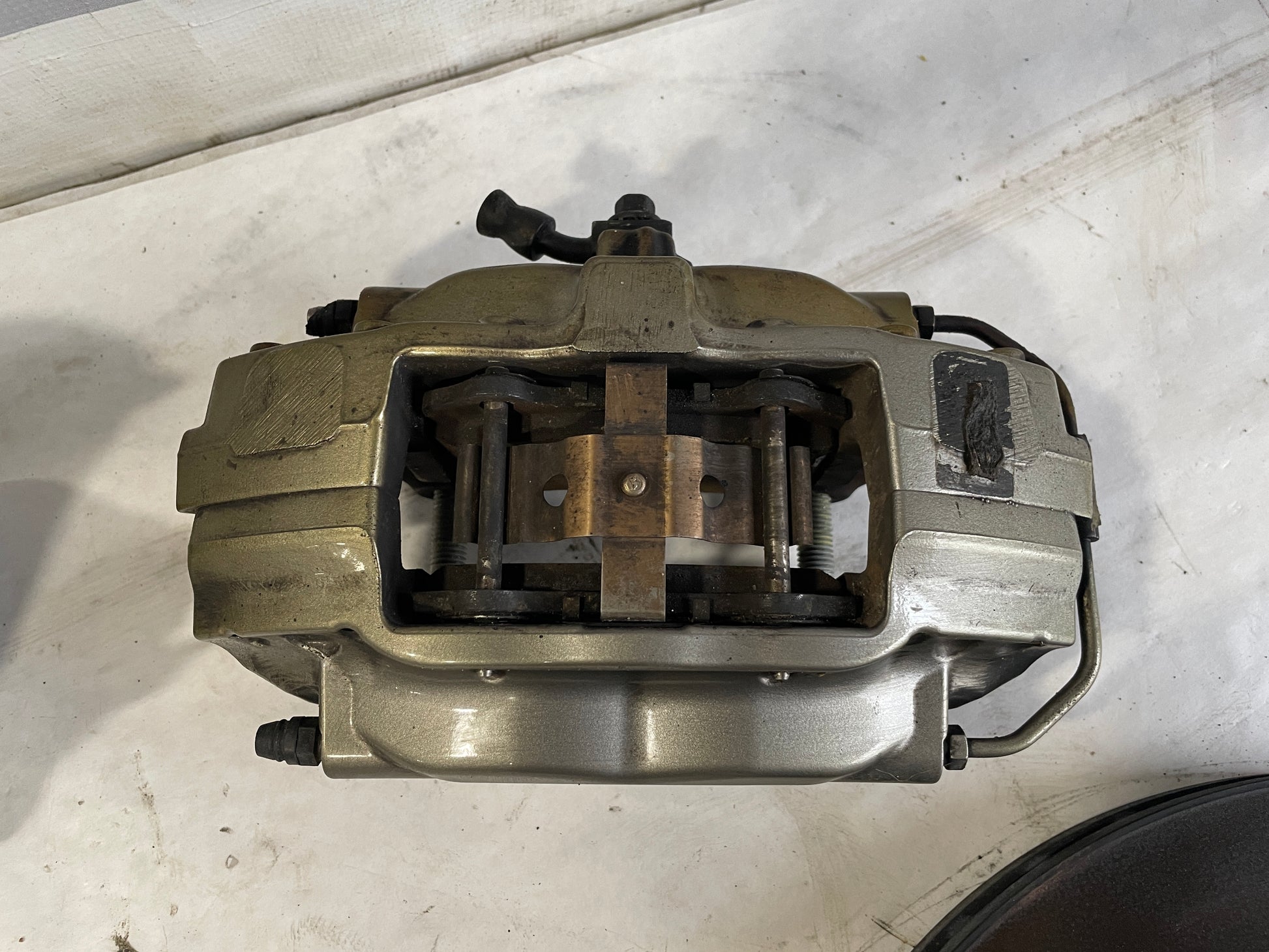 2022 Chevy Camaro ZL1 Rear Brembo Calipers and Rotors OEM - Day's Parts Yard