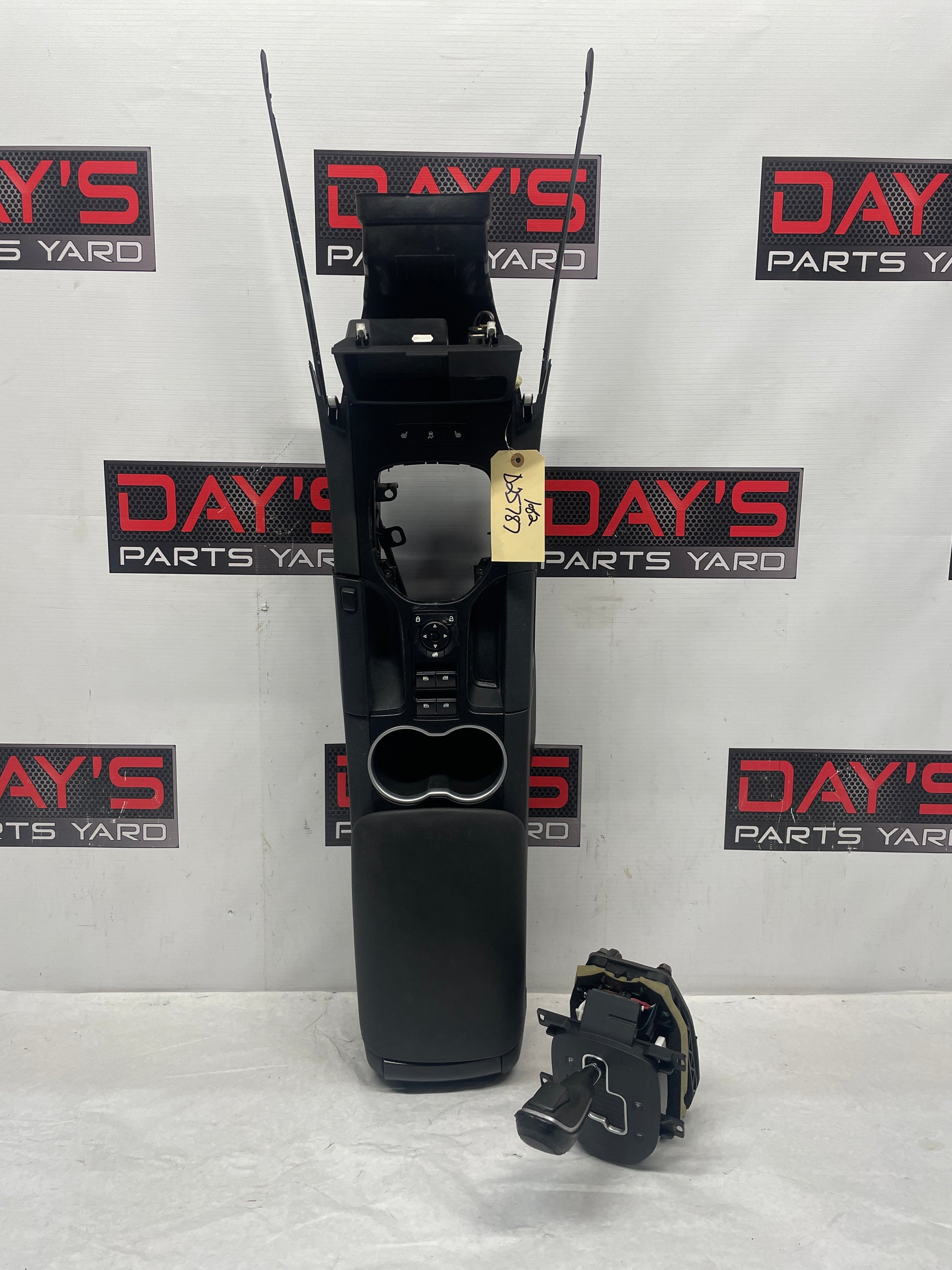 2008 Pontiac G8 Center Console Armrest w/ Shifter OEM - Day's Parts Yard