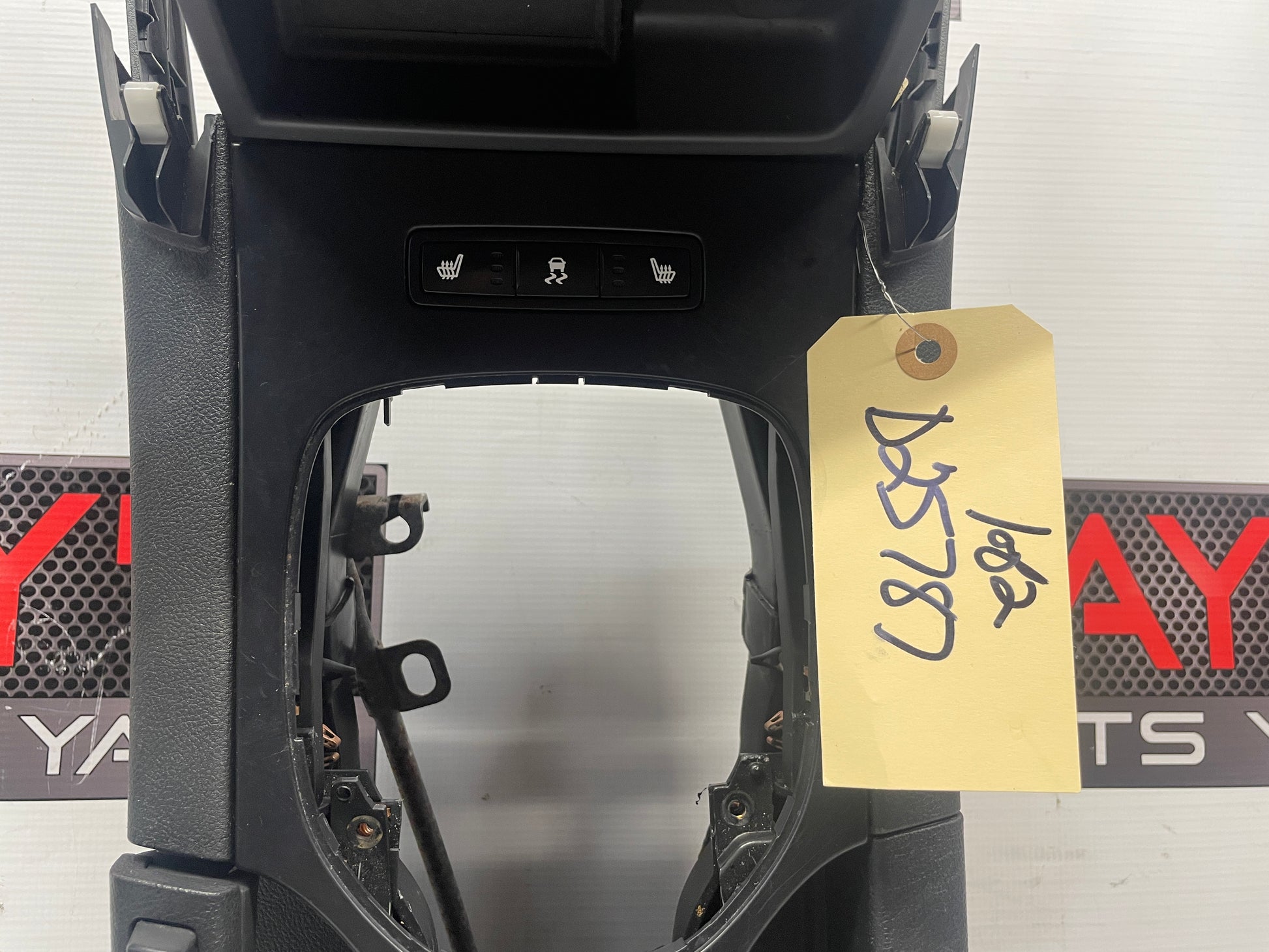 2008 Pontiac G8 Center Console Armrest w/ Shifter OEM - Day's Parts Yard