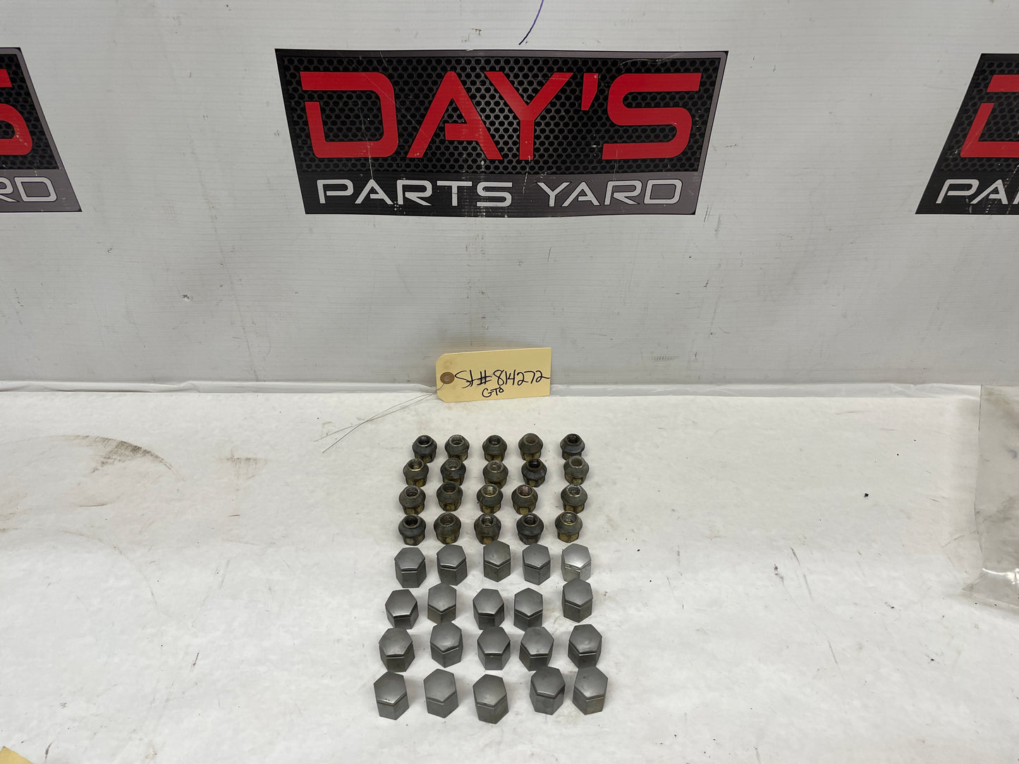 2006 Pontiac GTO Lug Nuts and Covers OEM