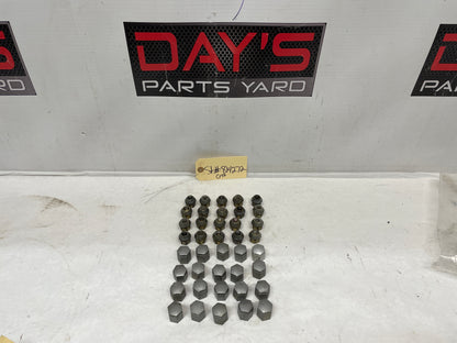 2006 Pontiac GTO Lug Nuts and Covers OEM