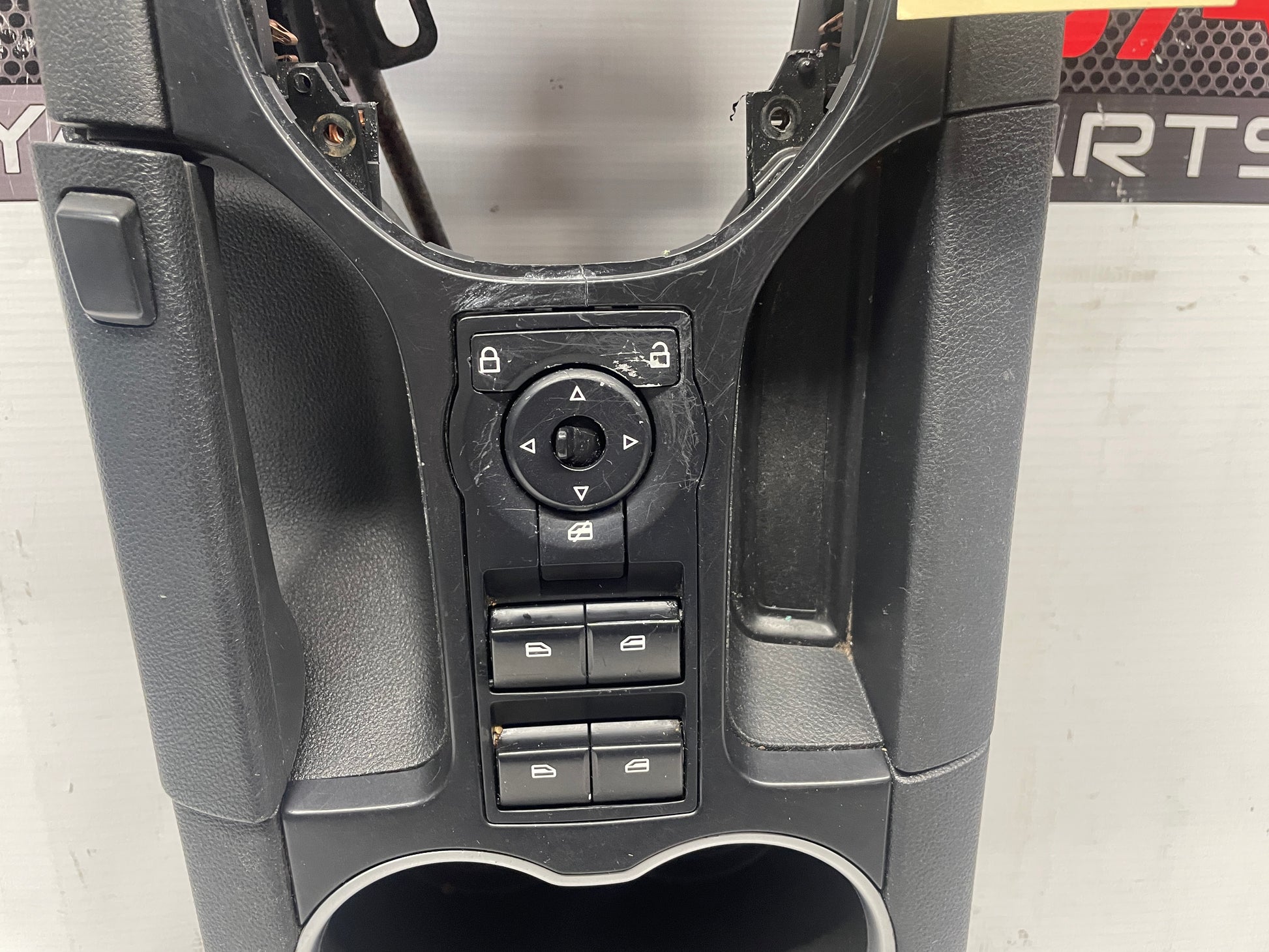 2008 Pontiac G8 Center Console Armrest w/ Shifter OEM - Day's Parts Yard