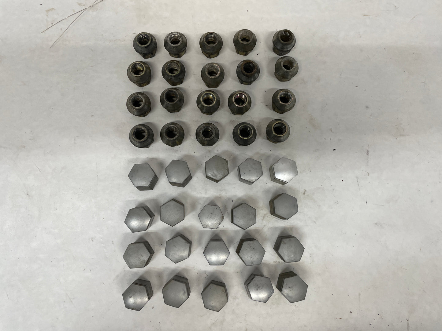 2006 Pontiac GTO Lug Nuts and Covers OEM
