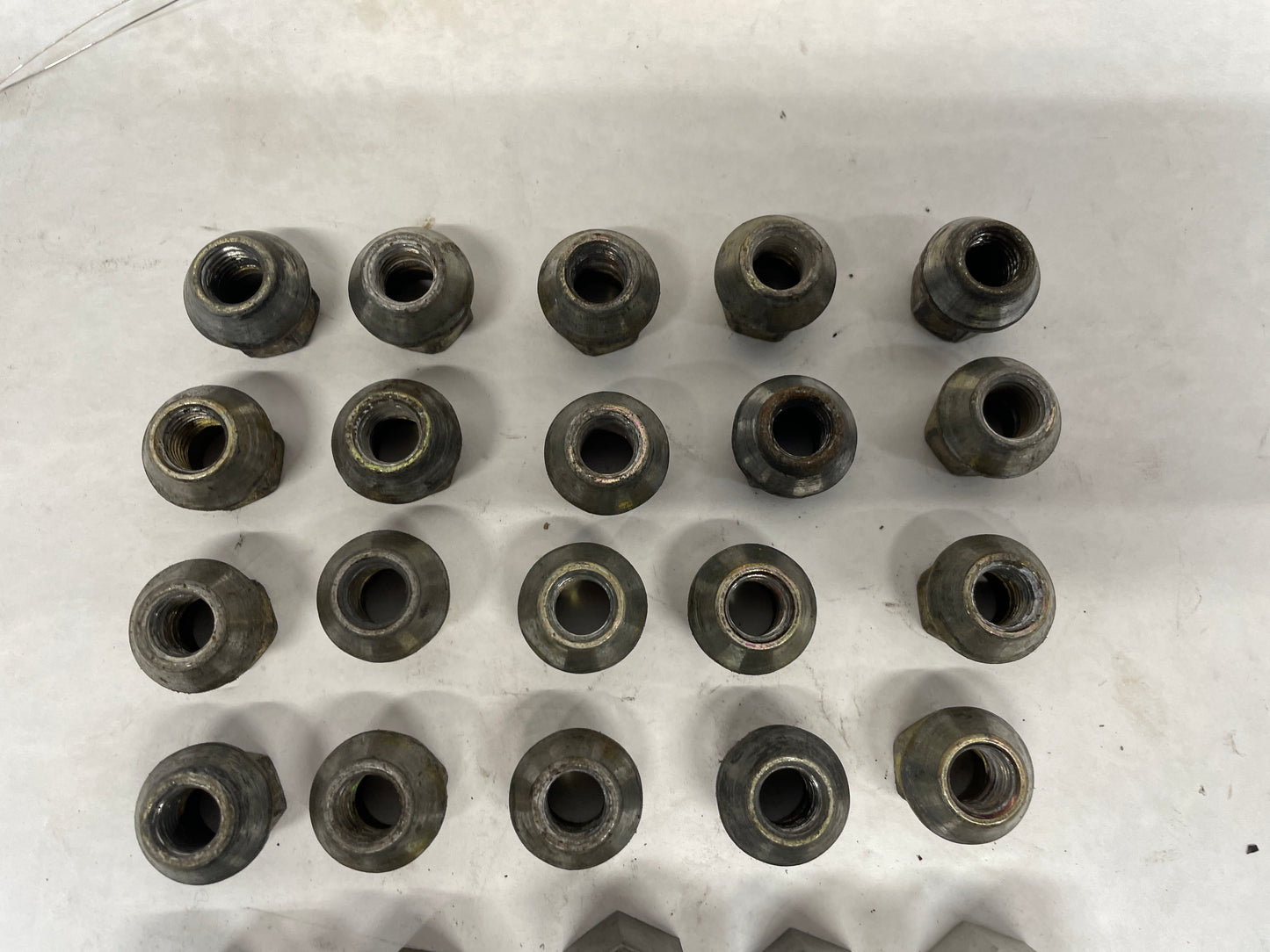 2006 Pontiac GTO Lug Nuts and Covers OEM