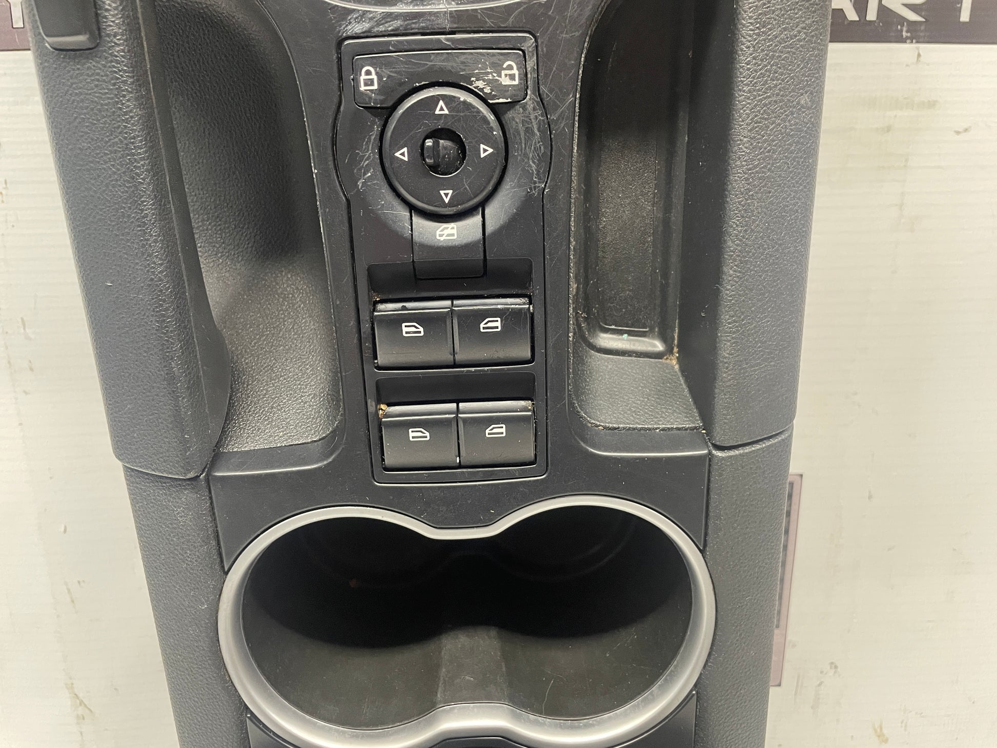 2008 Pontiac G8 Center Console Armrest w/ Shifter OEM - Day's Parts Yard