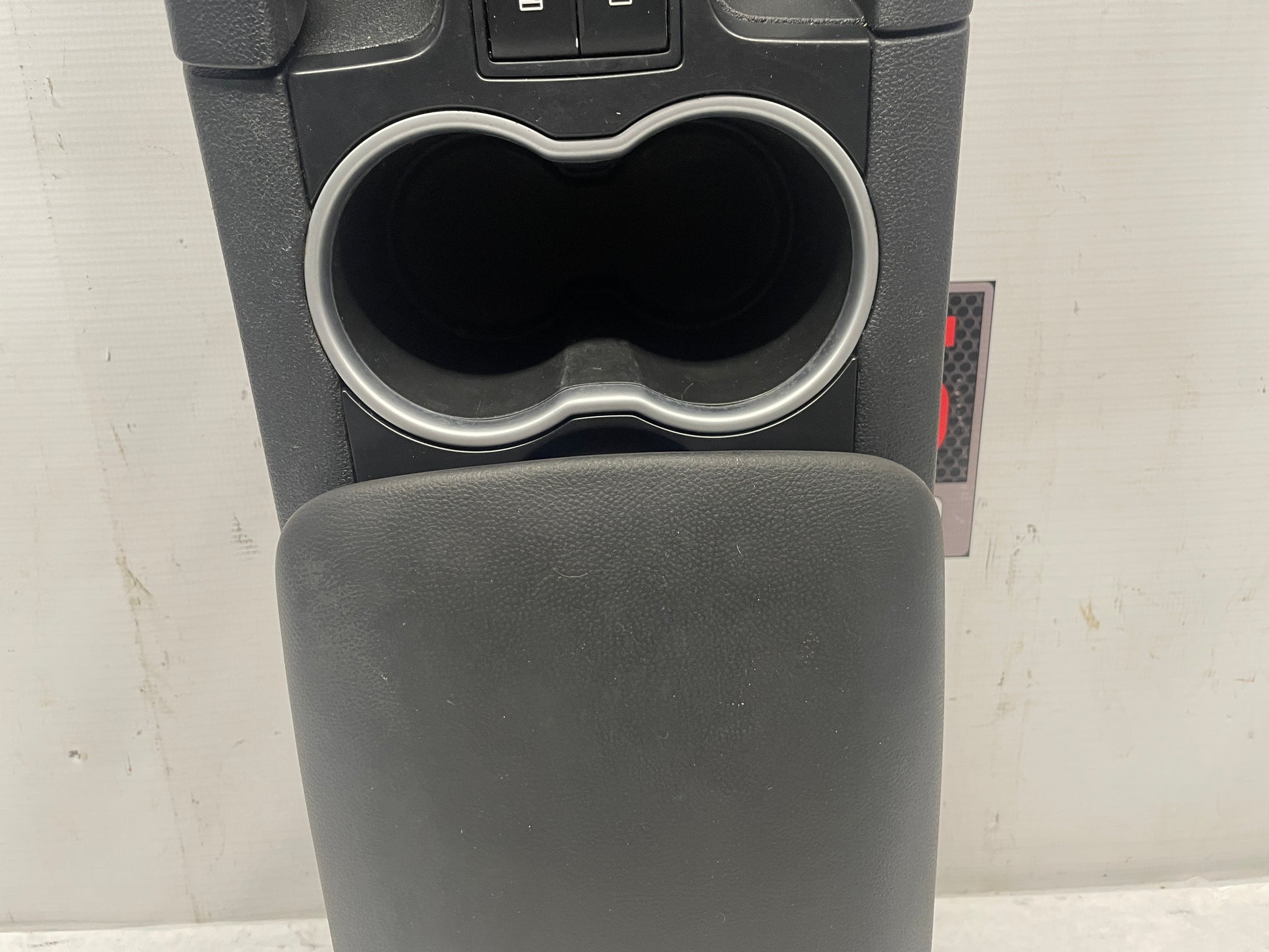 2008 Pontiac G8 Center Console Armrest w/ Shifter OEM - Day's Parts Yard