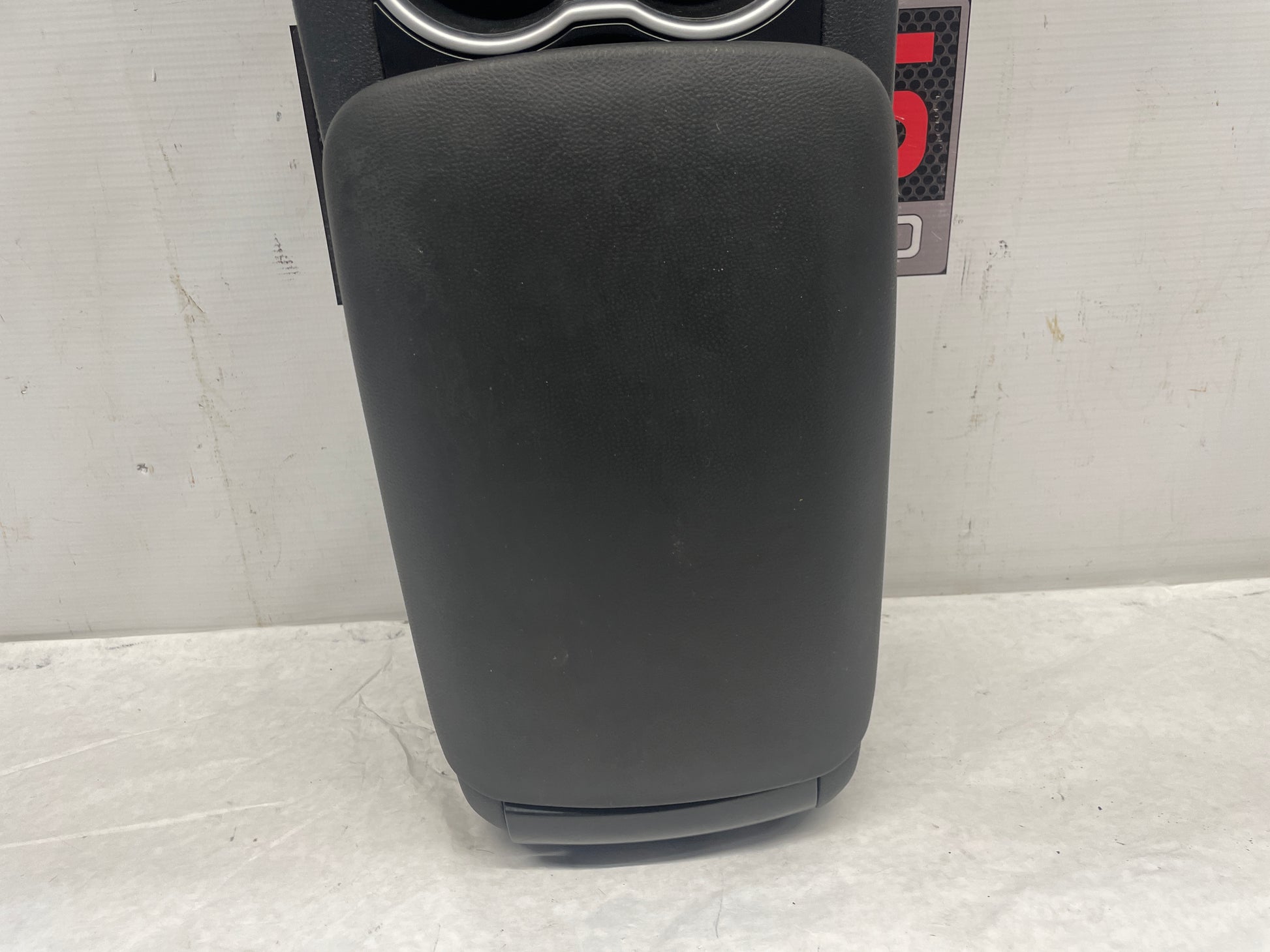 2008 Pontiac G8 Center Console Armrest w/ Shifter OEM - Day's Parts Yard