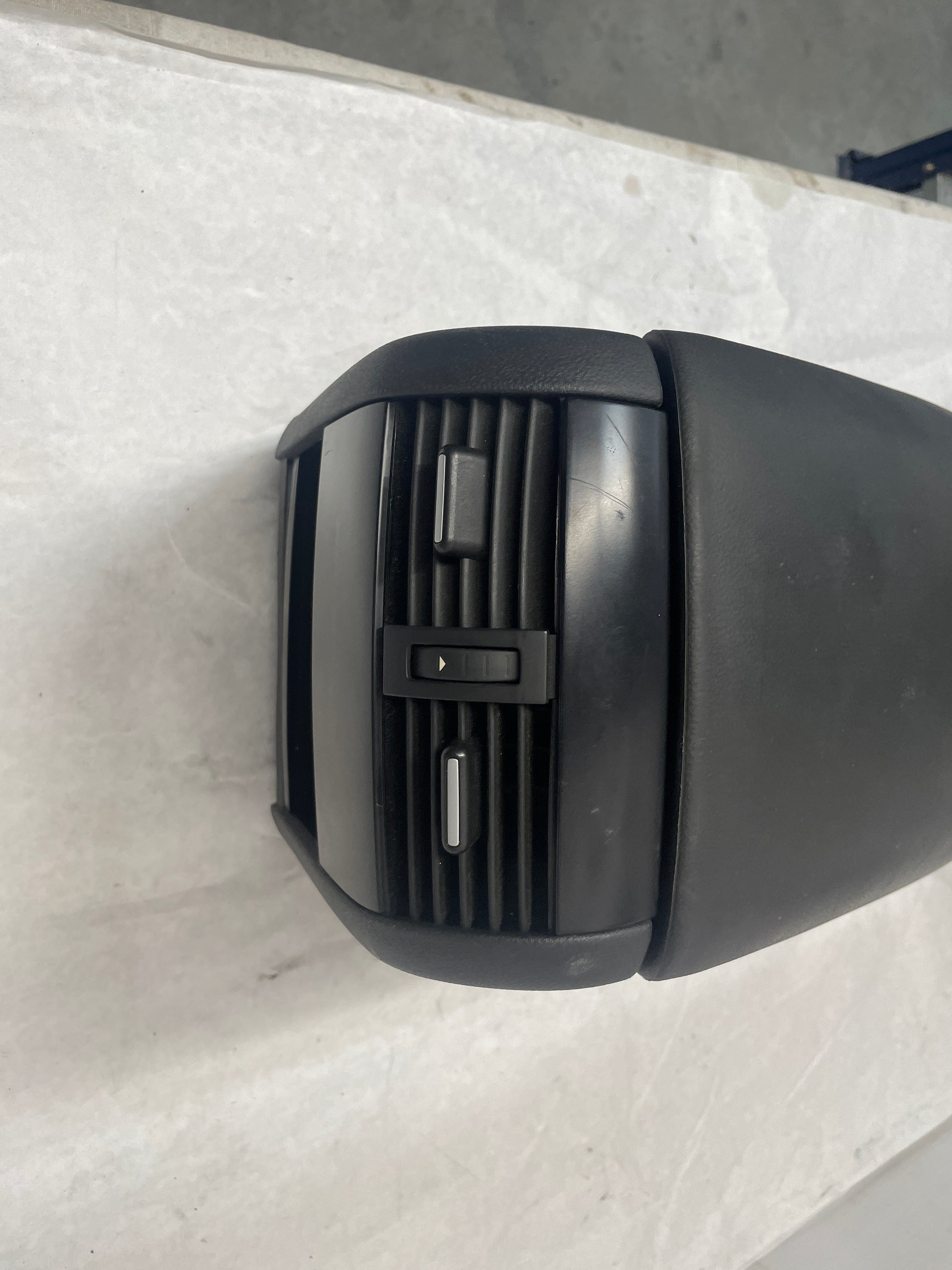 2008 Pontiac G8 Center Console Armrest w/ Shifter OEM - Day's Parts Yard
