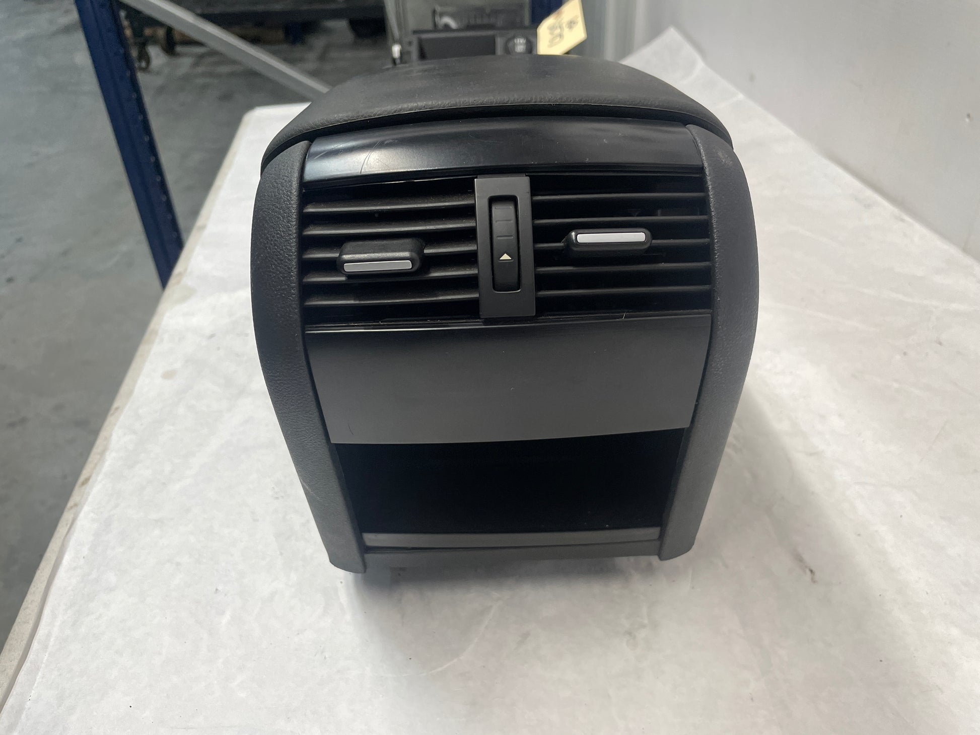 2008 Pontiac G8 Center Console Armrest w/ Shifter OEM - Day's Parts Yard