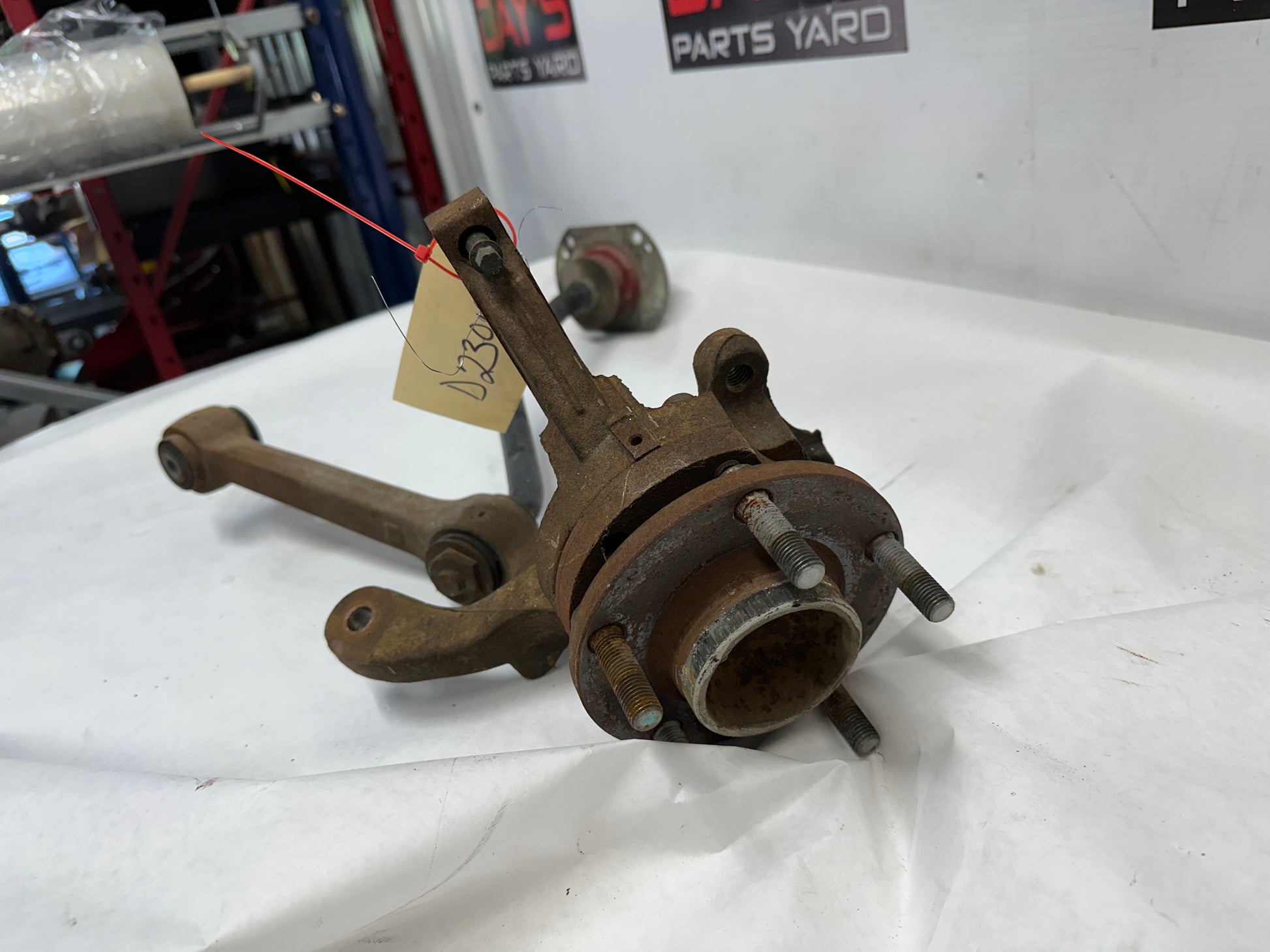 2006 Pontiac GTO RH Passenger Front Spindle Knuckle Hub Control Arm Radius Rod OEM - Day's Parts Yard