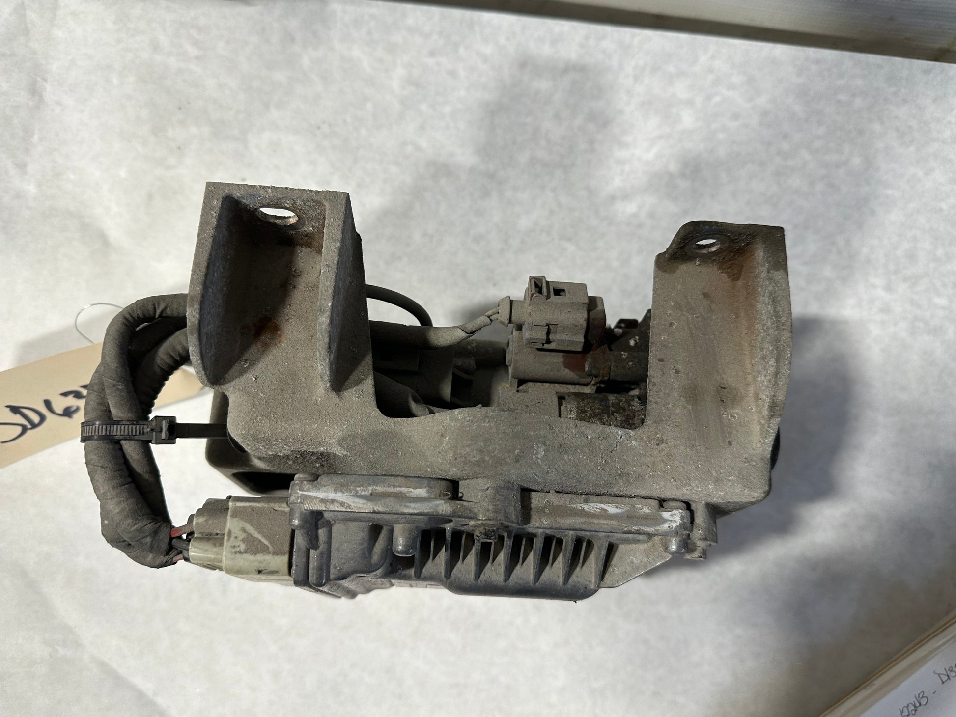 2017 Cadillac ATS-V Coupe Rear Differential Actuator Pump Lock Module OEM - Day's Parts Yard