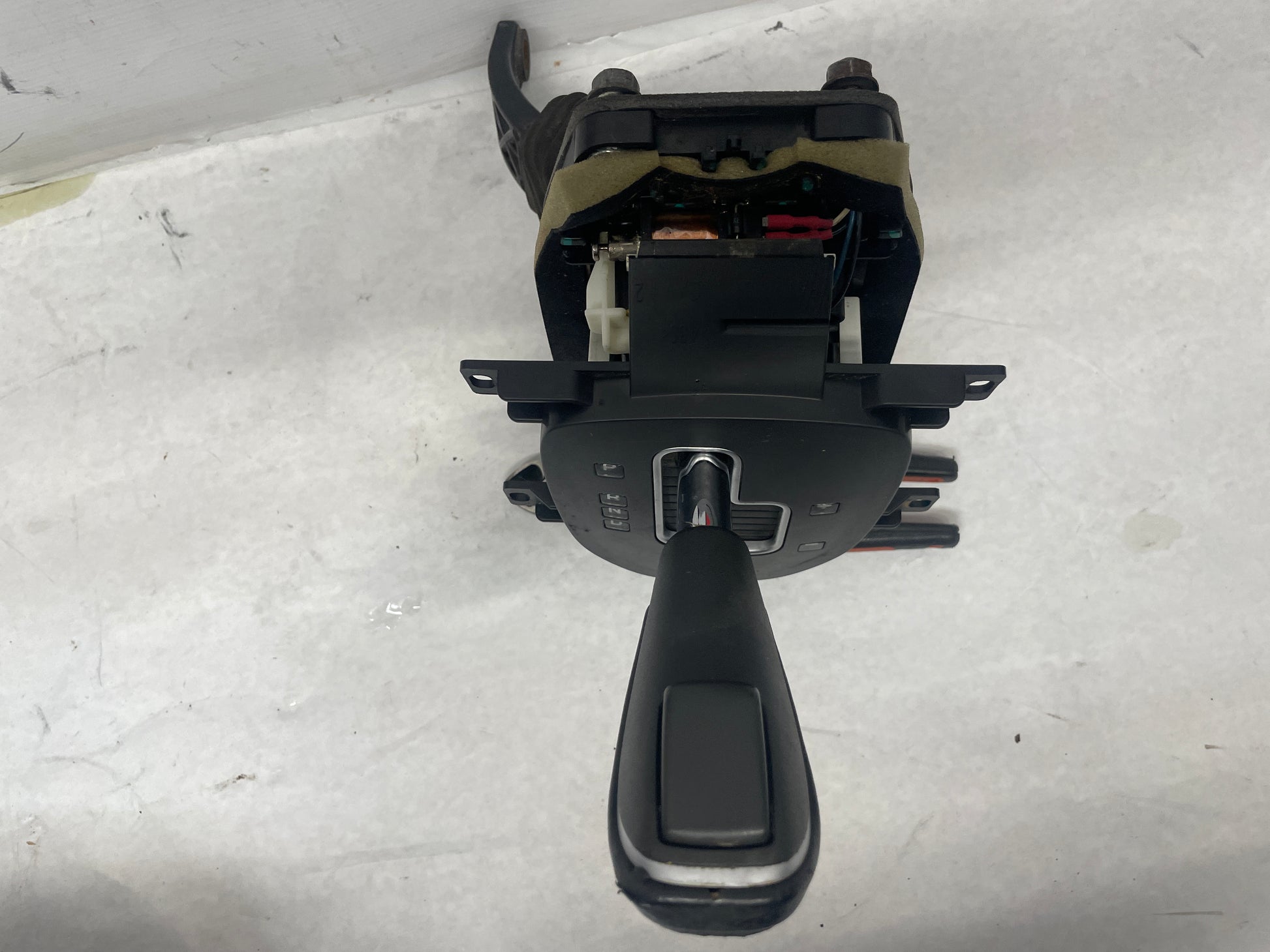 2008 Pontiac G8 Center Console Armrest w/ Shifter OEM - Day's Parts Yard