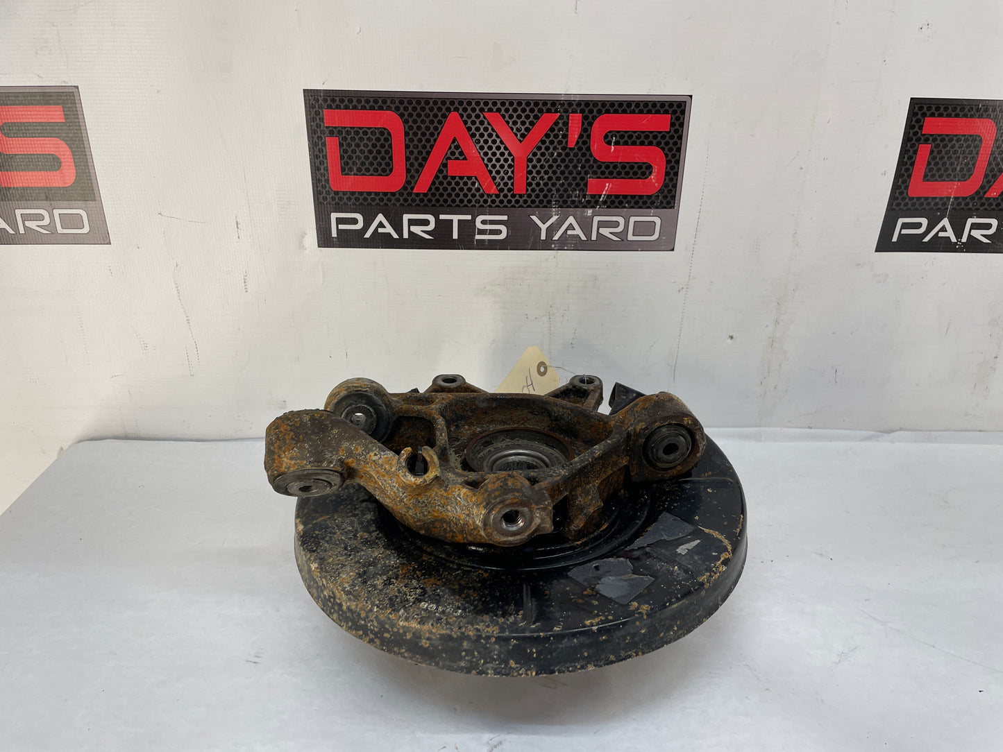 2009 Pontiac G8 GT LH Driver Rear Suspension Spindle Hub Knuckle Wheel Bearing OEM