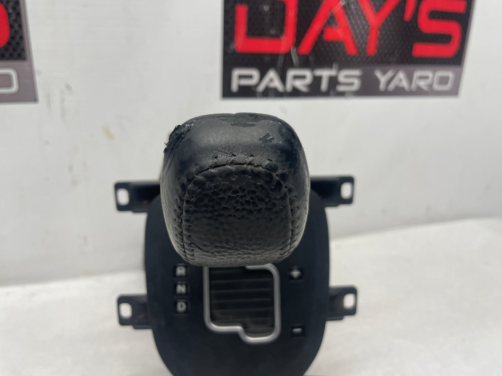 2008 Pontiac G8 Center Console Armrest w/ Shifter OEM - Day's Parts Yard