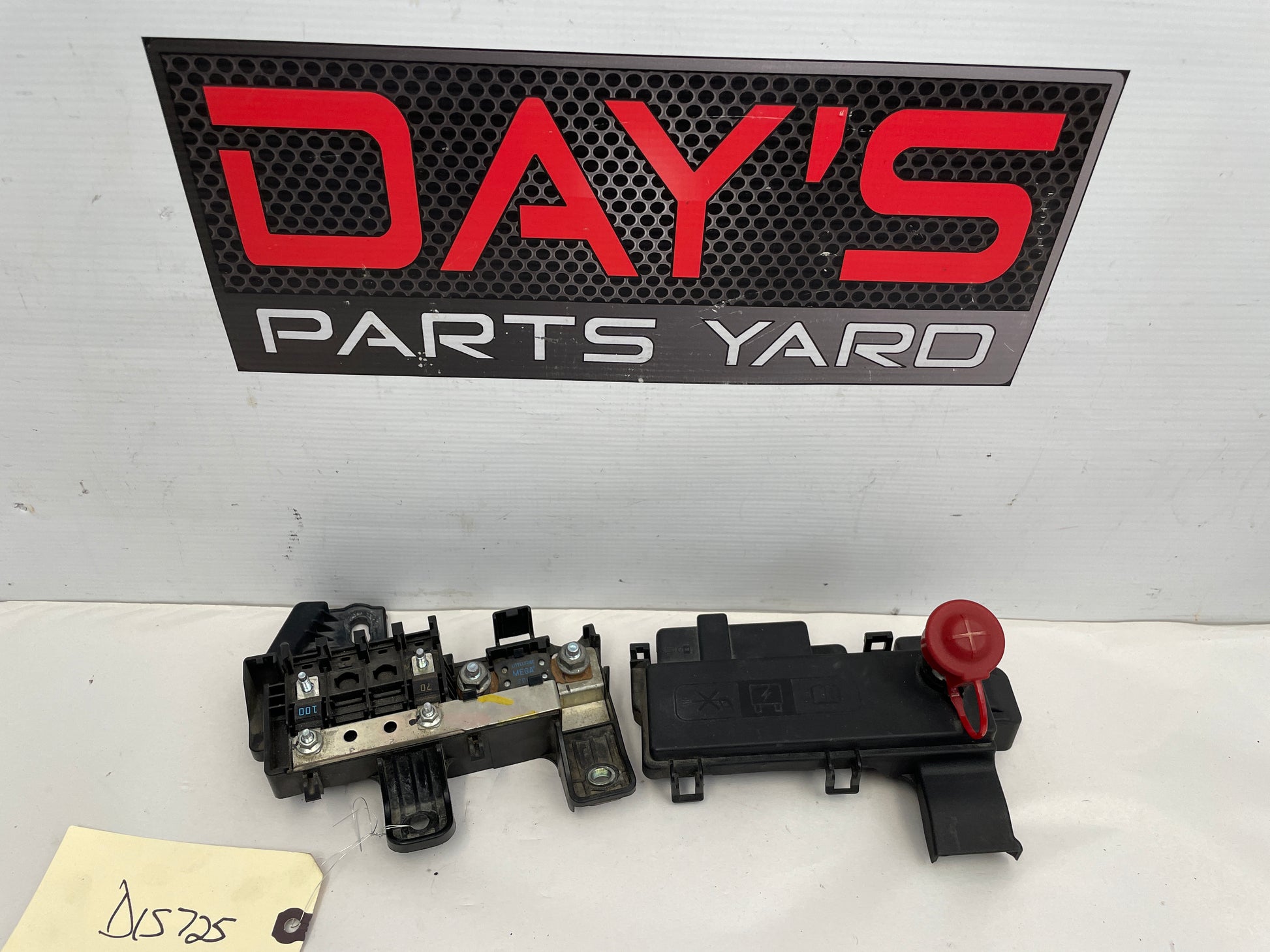 2018 Cadillac CTS-V Battery Power Distribution Block Fuse OEM - Day's Parts Yard