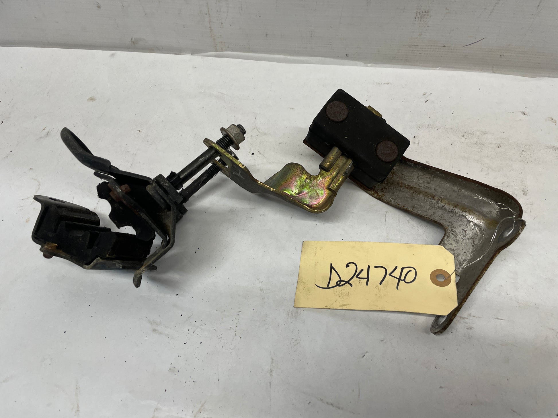 2000 Chevy Camaro Z28 Manual Transmission Torque Arm Bracket OEM - Day's Parts Yard