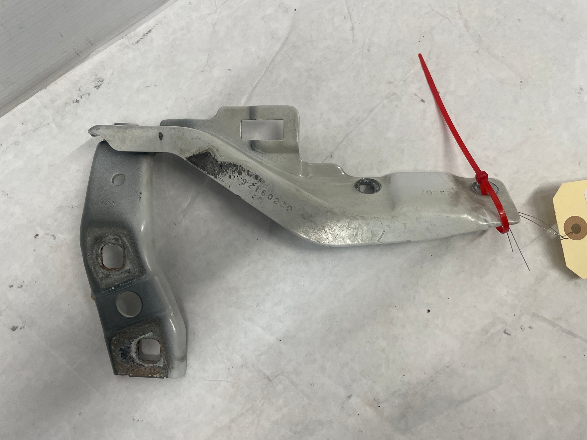 2008 Pontiac G8 Base RH & LH Hood Hinges w/ Mounting Bracket OEM - Day's Parts Yard