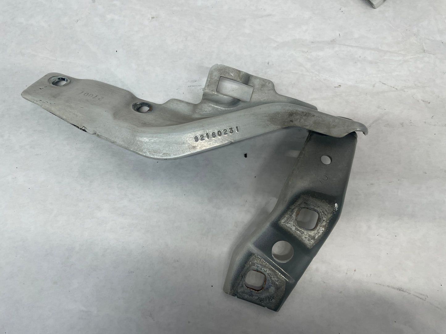 2008 Pontiac G8 Base RH & LH Hood Hinges w/ Mounting Bracket OEM - Day's Parts Yard