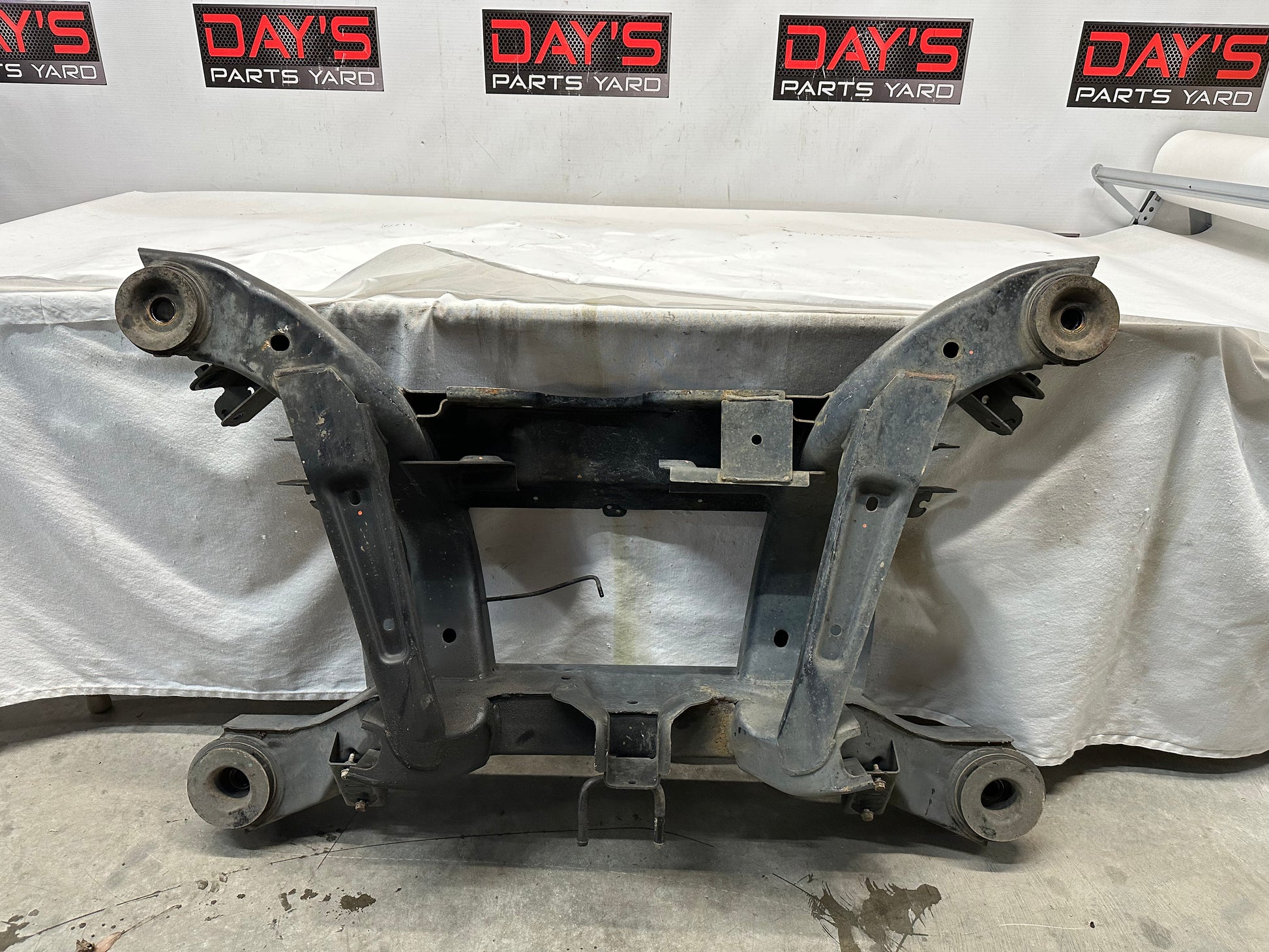 2010 Chevy Camaro SS Rear Suspension Cradle Sub Frame K Member Support OEM - Day's Parts Yard