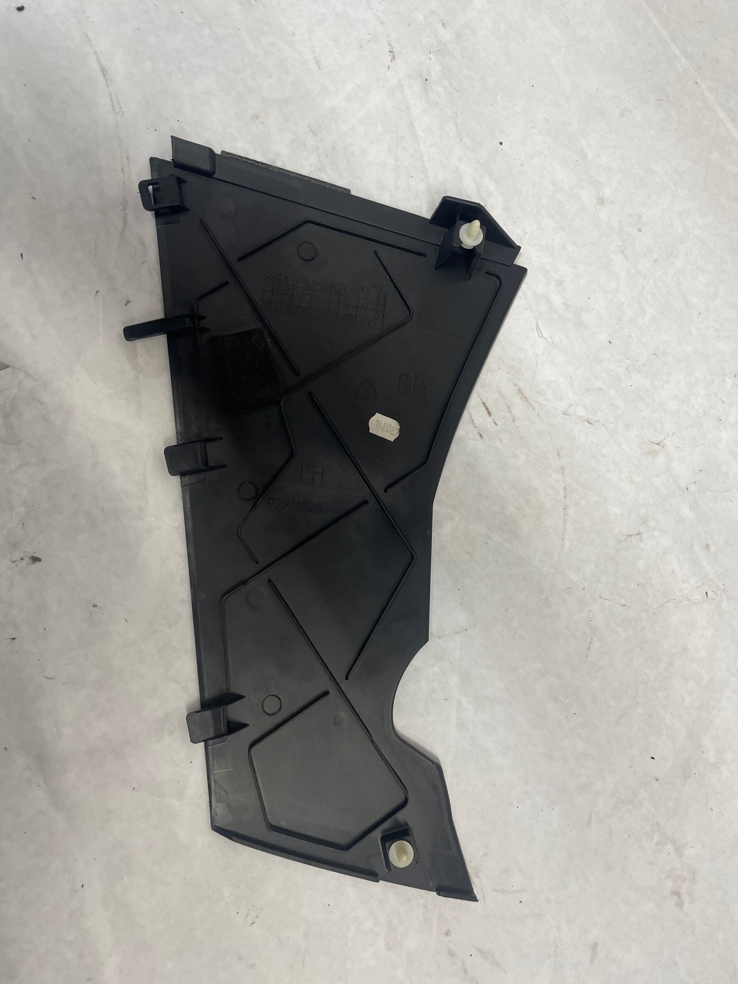 2008 Pontiac G8 Base RH & LH Dash Center Console Trim Set OEM - Day's Parts Yard
