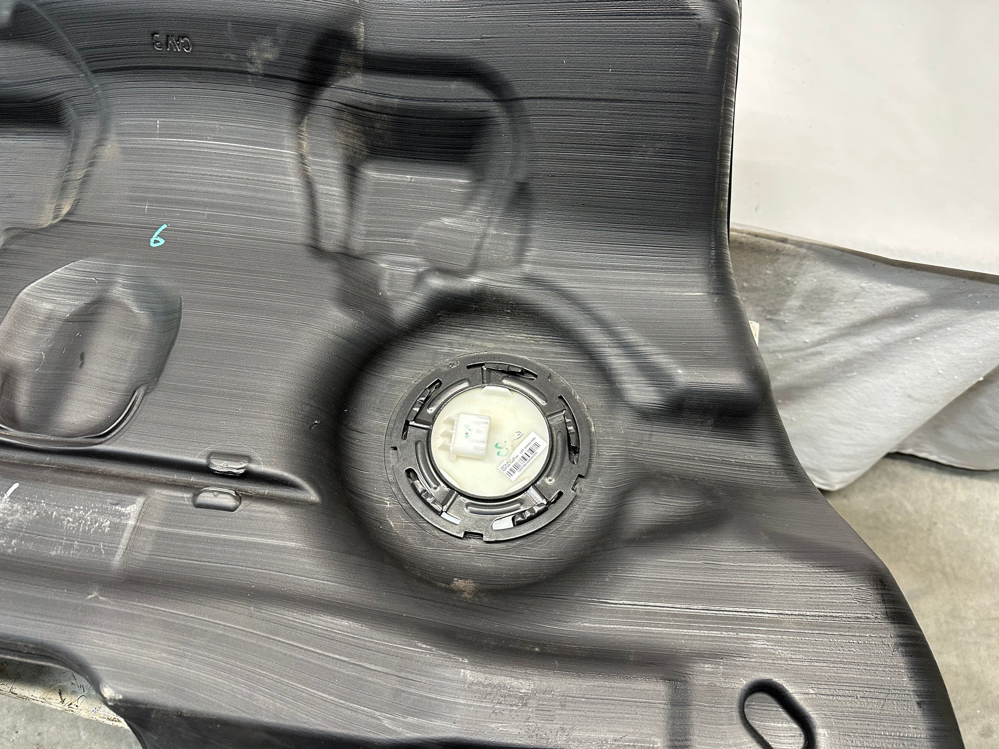 2010 Chevy Camaro SS Fuel Gas Tank w/ Fuel Pump and Level Sensor OEM - Day's Parts Yard