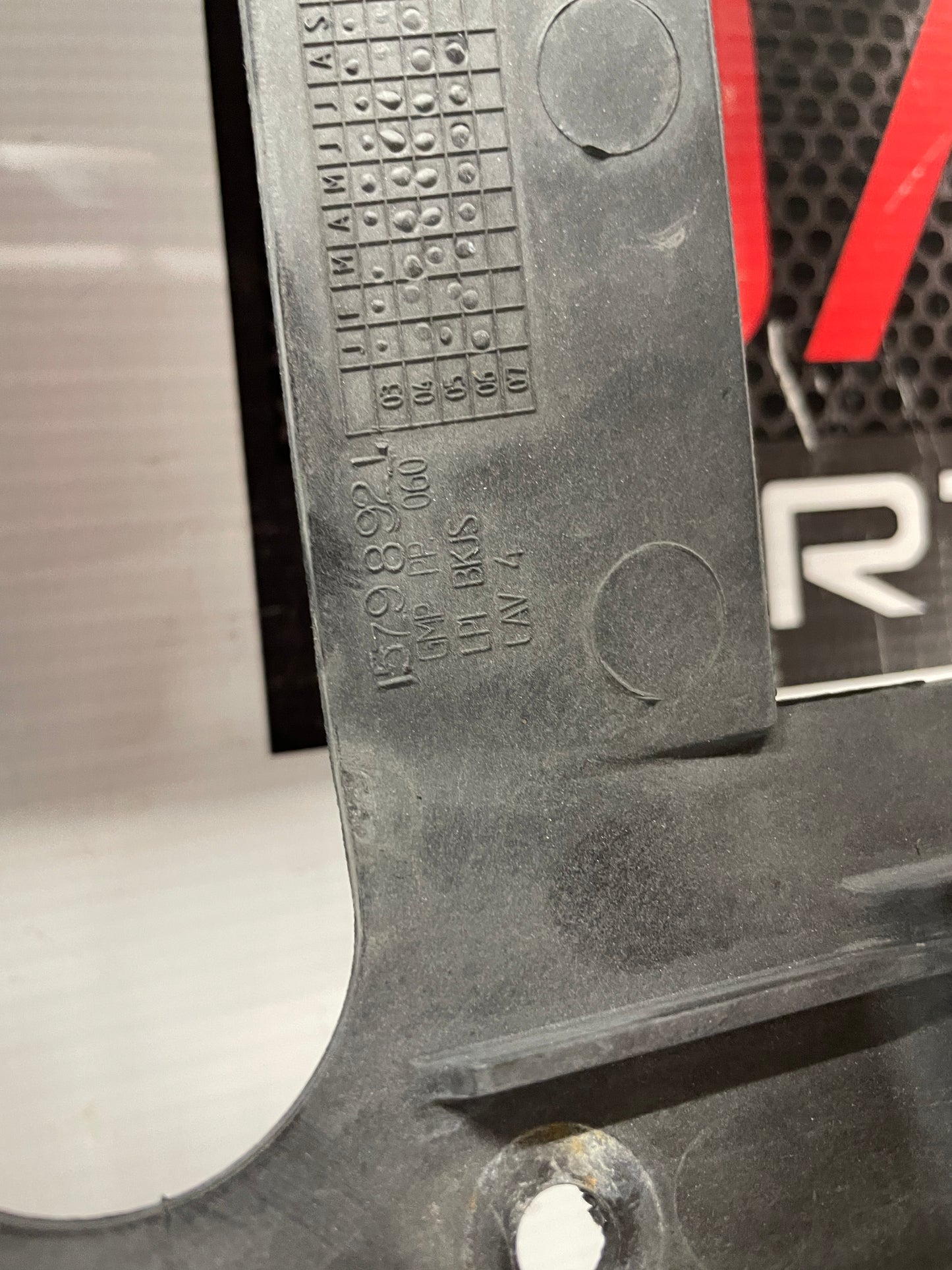 2005 Chevy Avalanche LH Driver Headlight Headlamp Bracket OEM - Day's Parts Yard